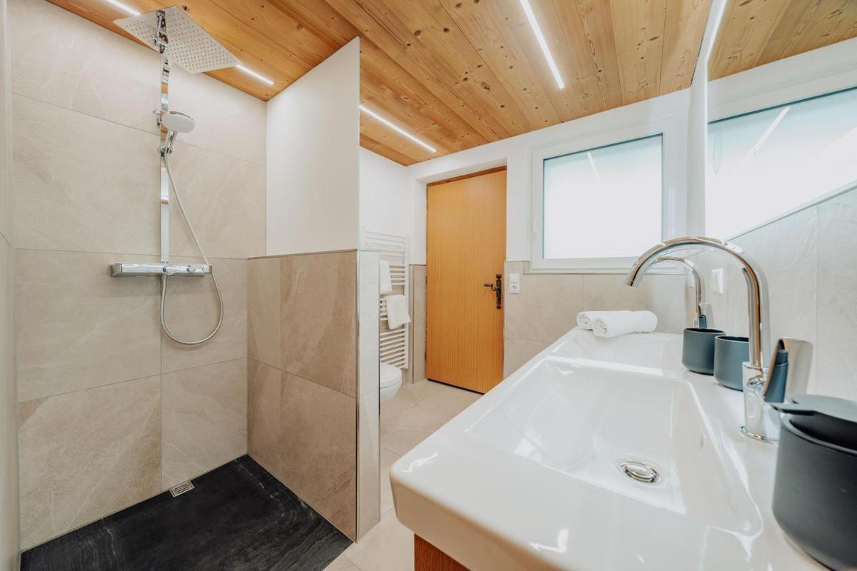 Apartment with Shower photo 3