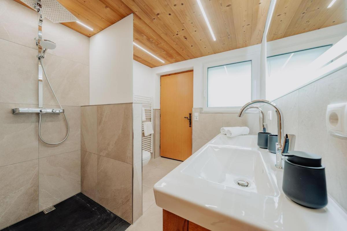 Apartment with Shower photo 1