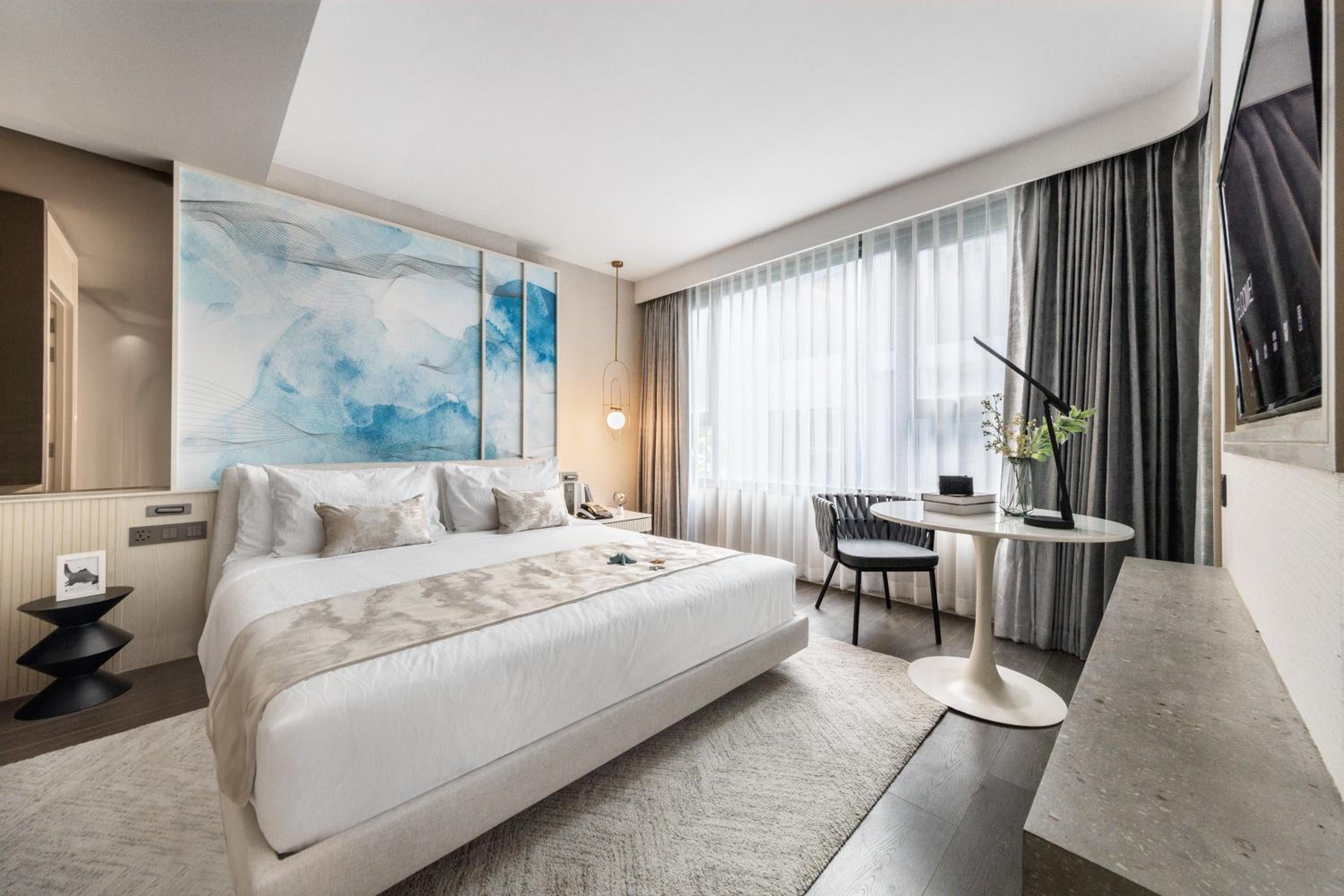 One-Bedroom Suite - Photo 3