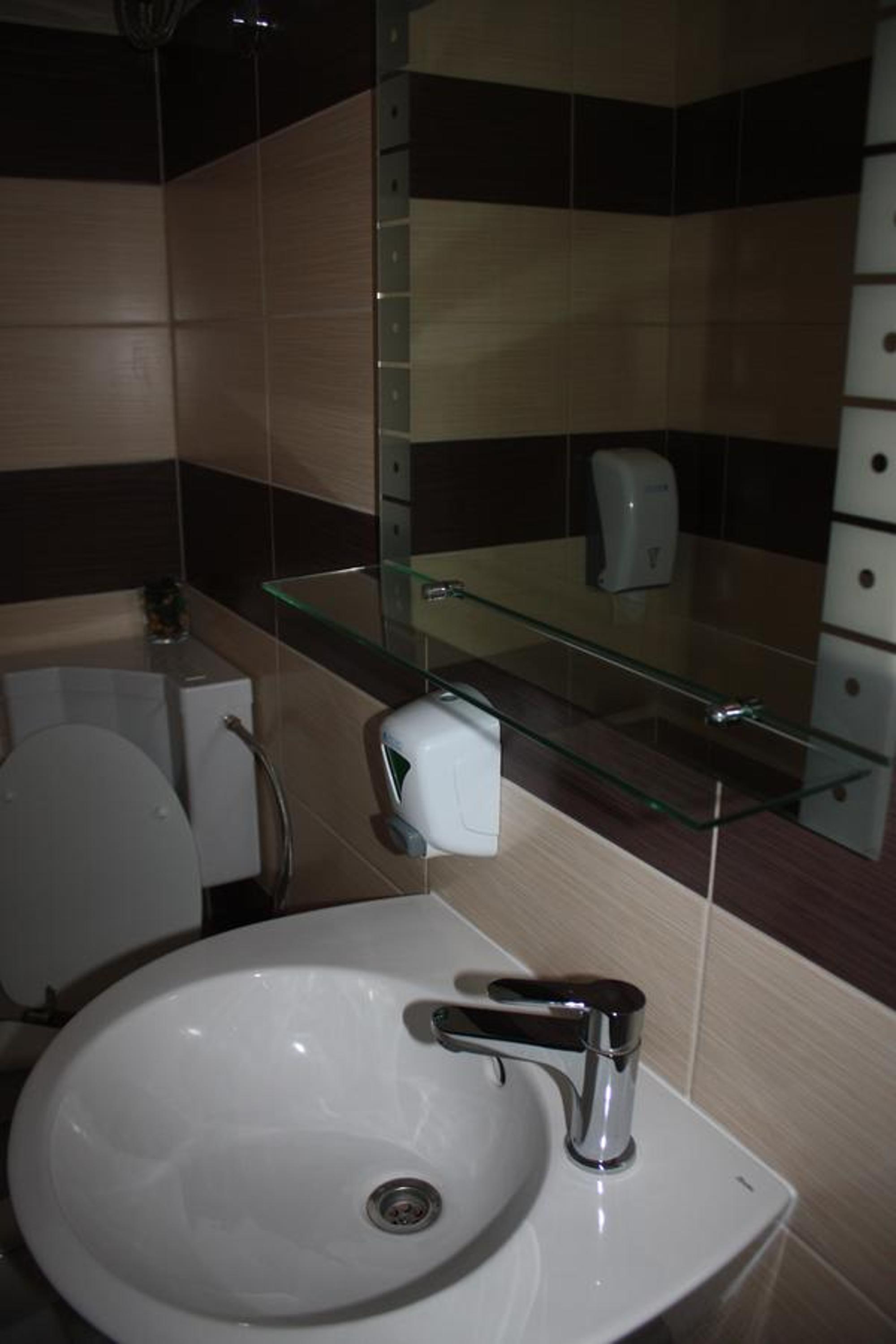 Double Room - Photo 4