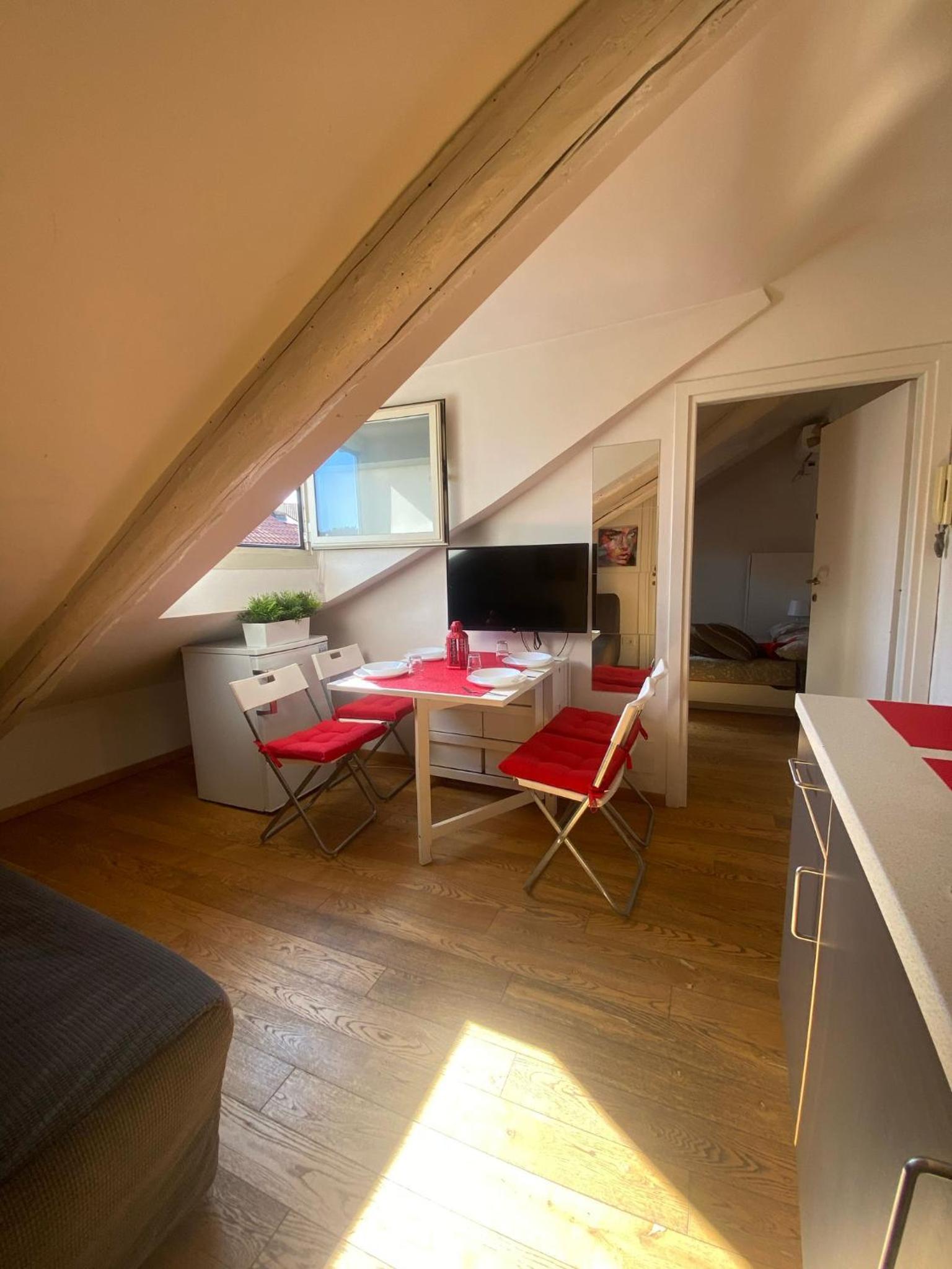 One-Bedroom Apartment - Photo 6