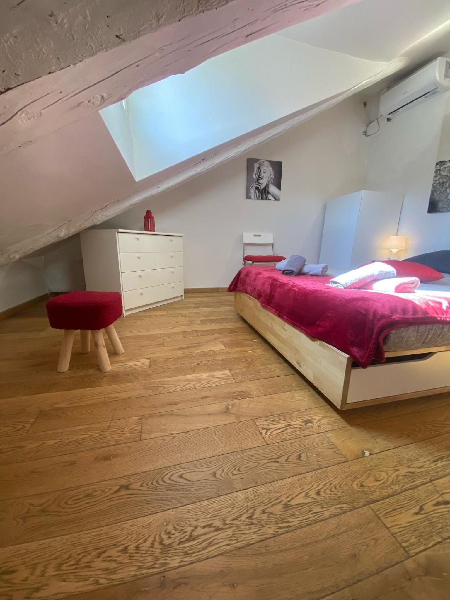 One-Bedroom Apartment - Photo 14