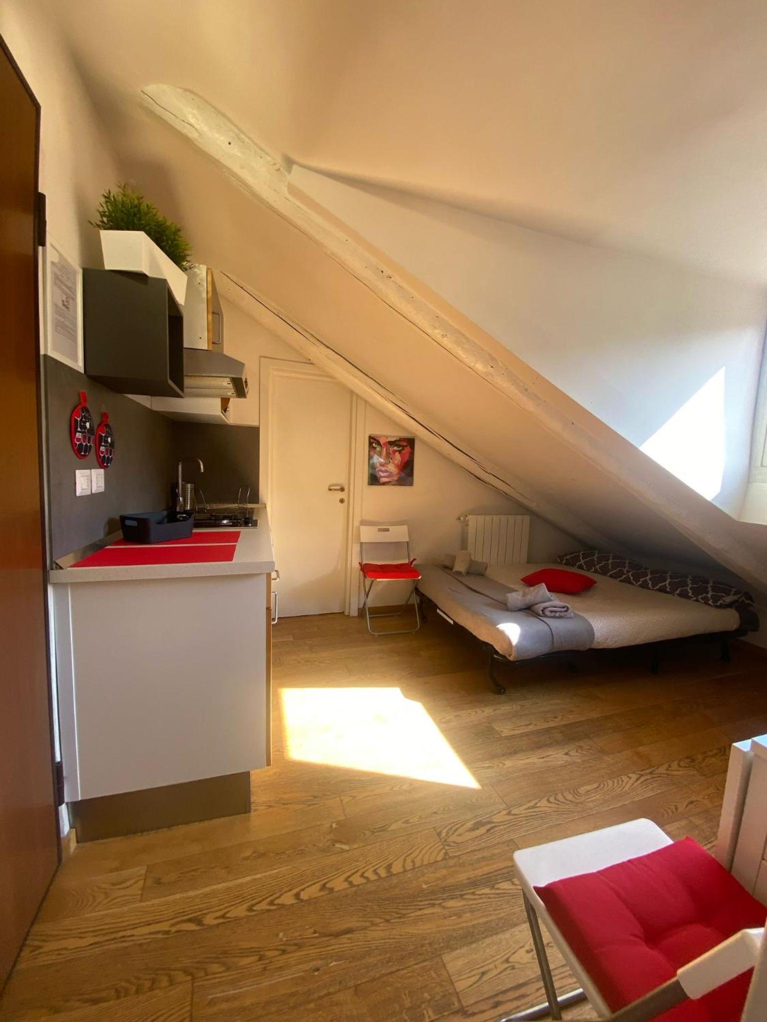 One-Bedroom Apartment - Photo 8