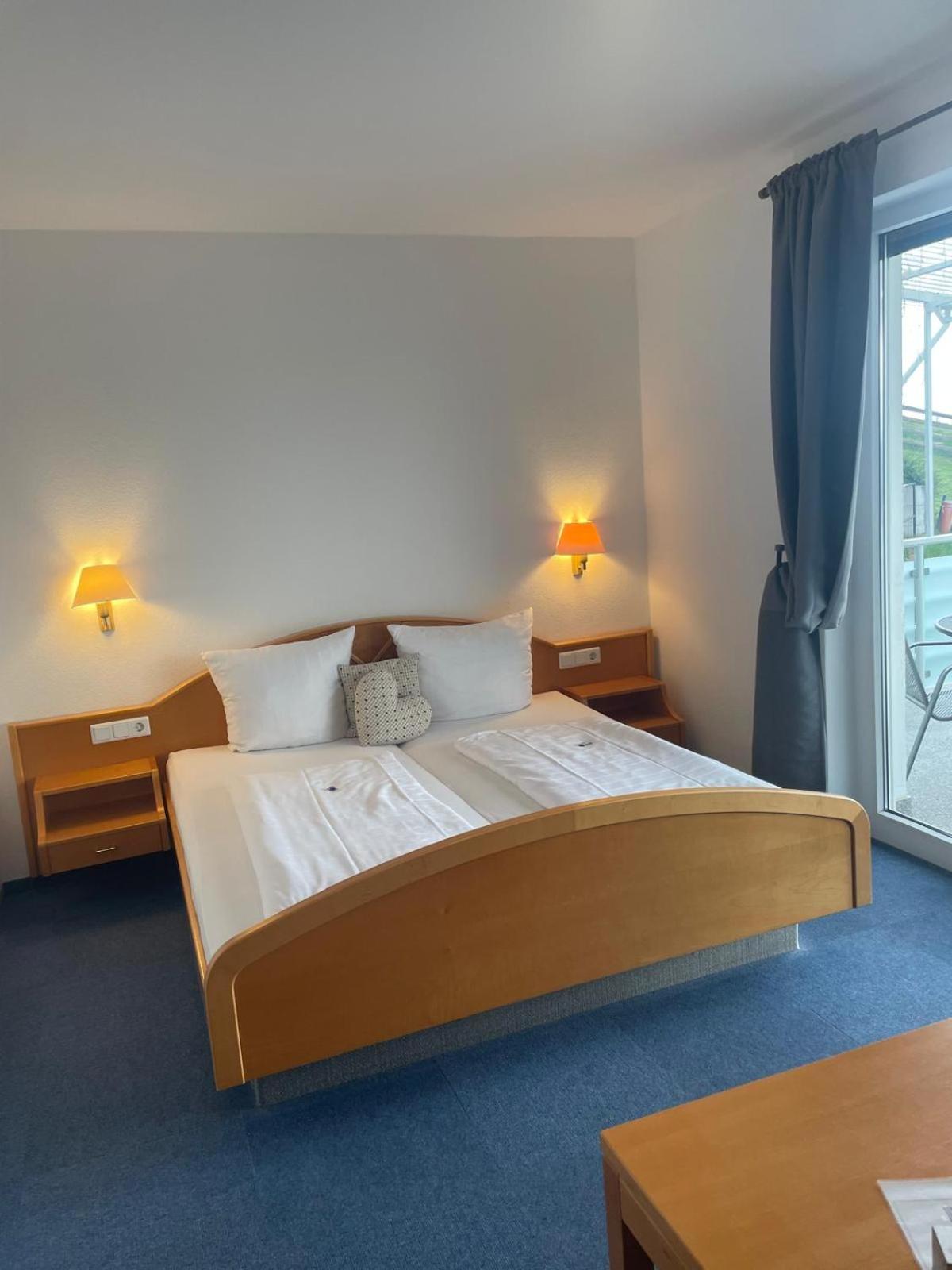 Double Room with Balcony - Photo 3