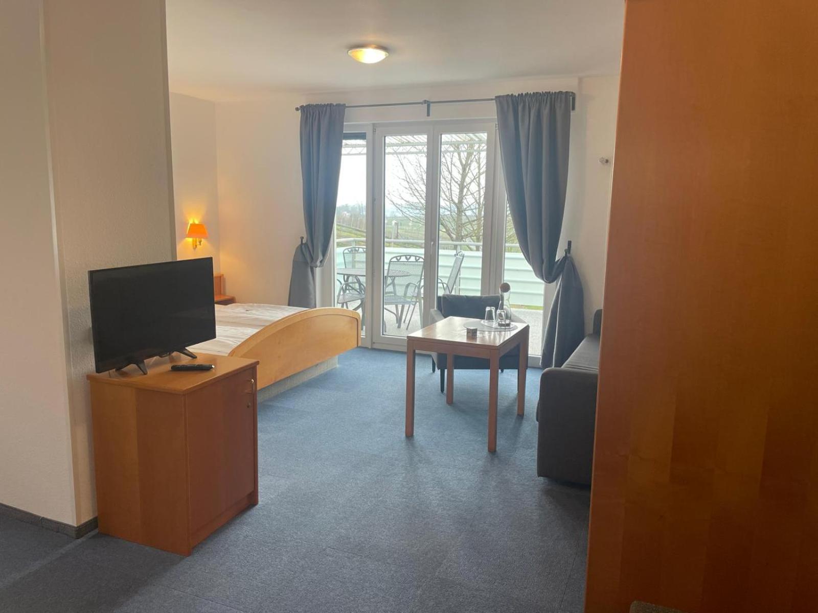 Double Room with Balcony - Photo 2