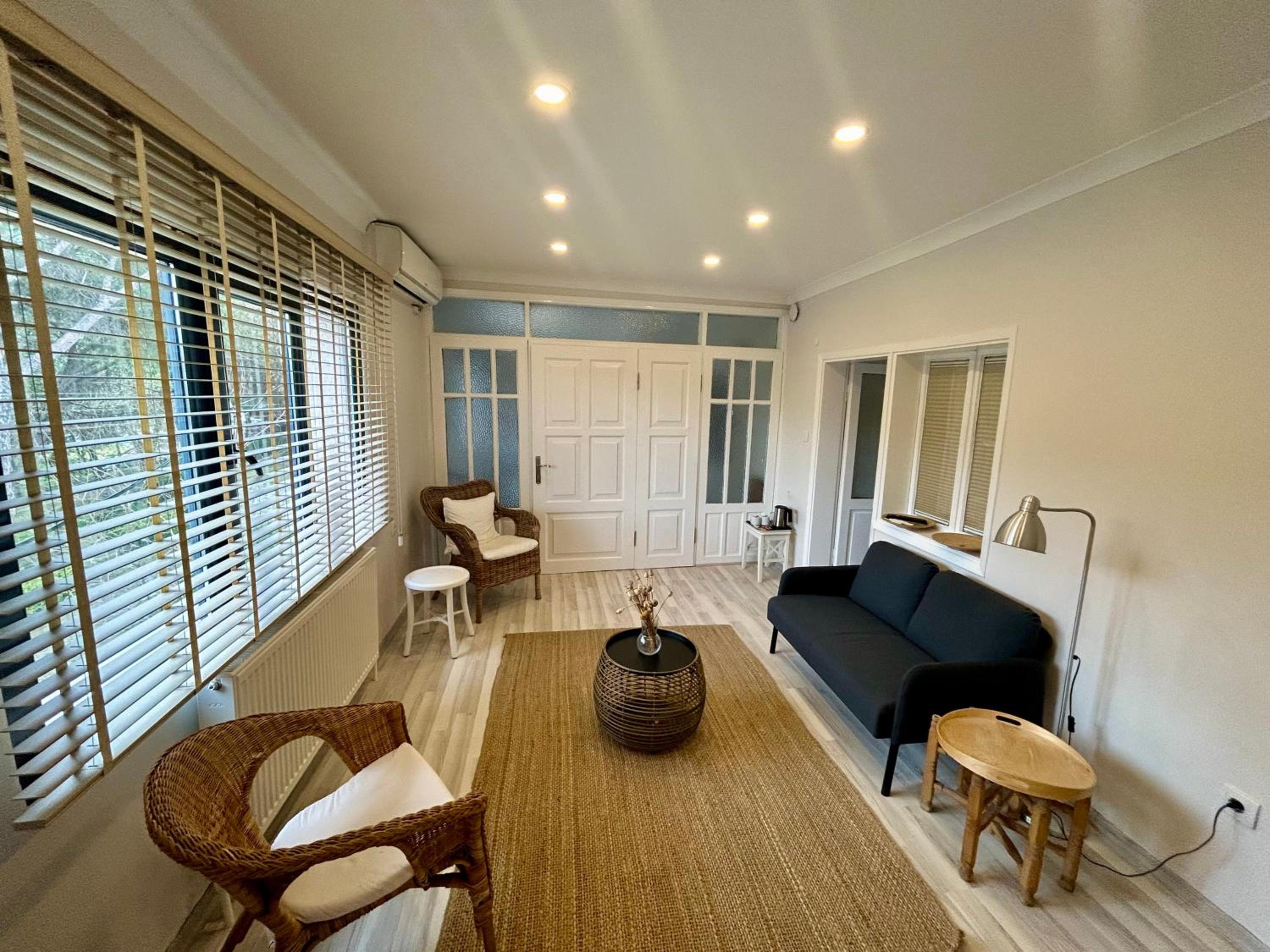 Deluxe Queen Suite