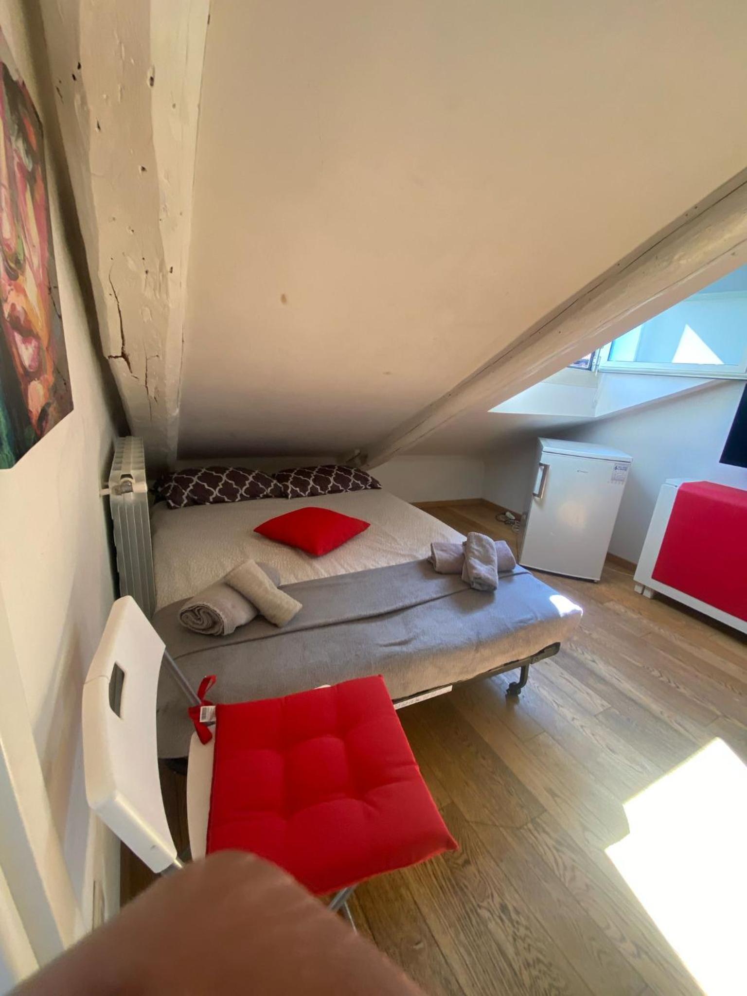 One-Bedroom Apartment - Photo 11