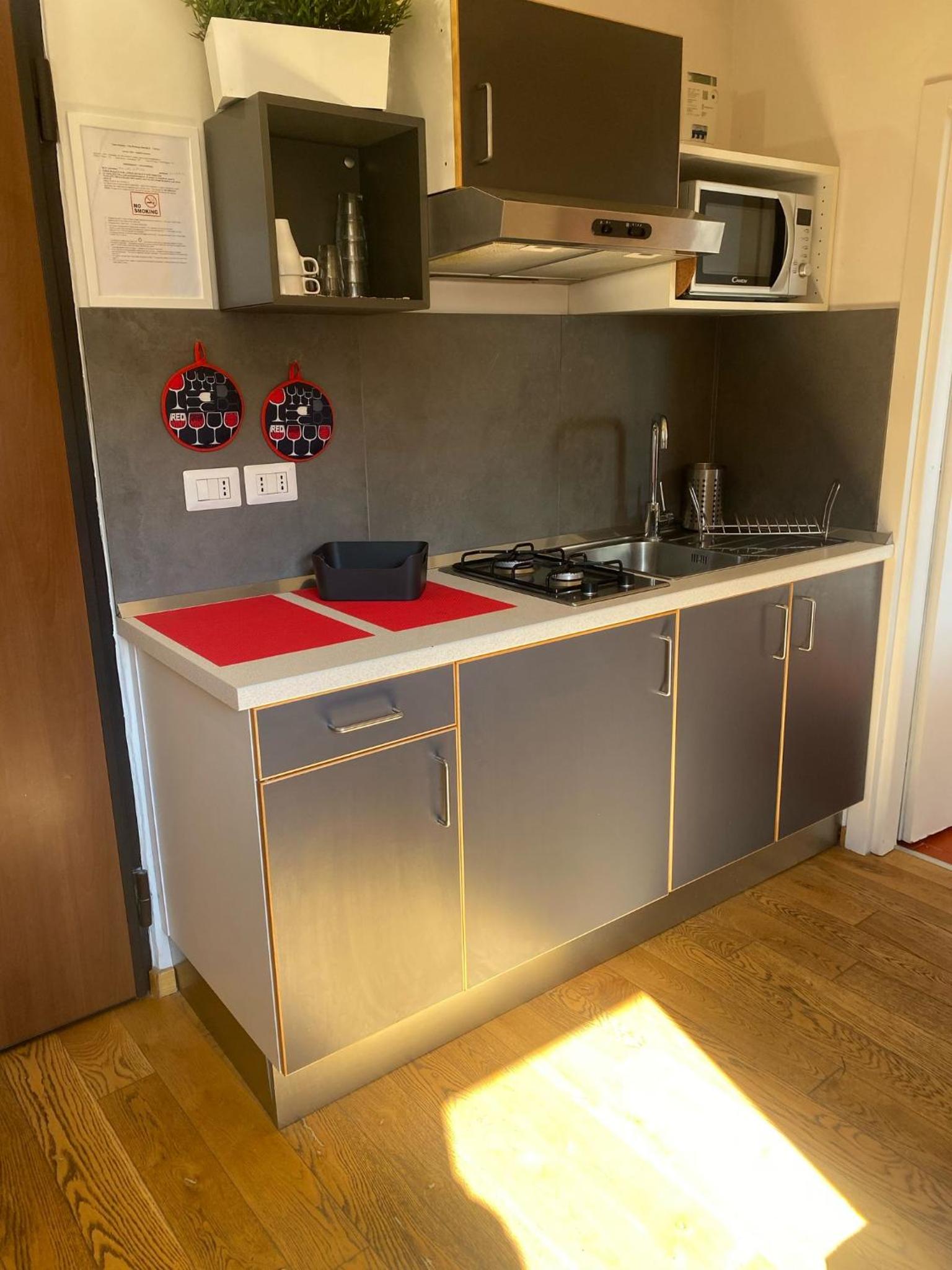 One-Bedroom Apartment - Photo 4
