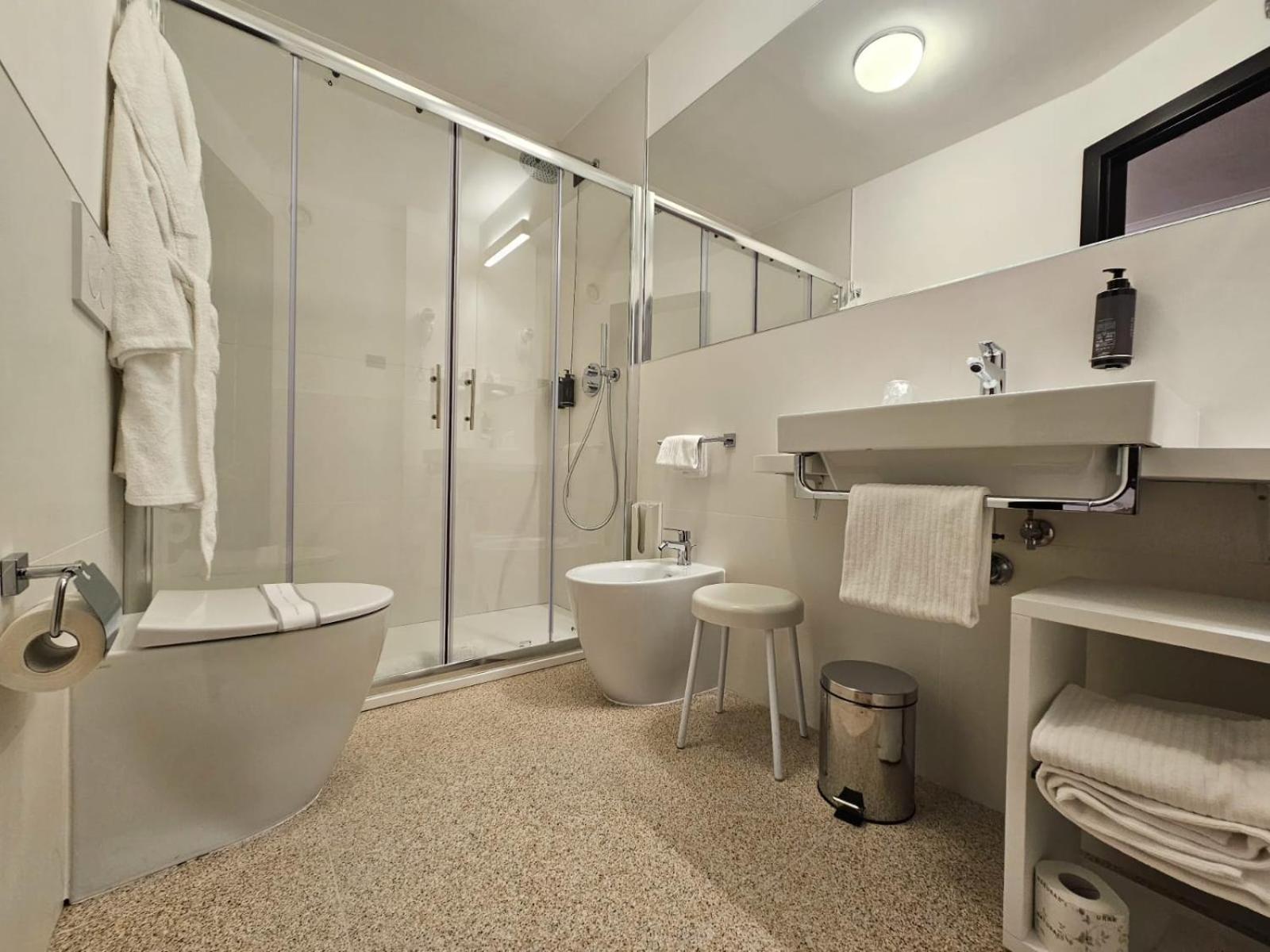 Superior Double or Twin Room - Photo 3