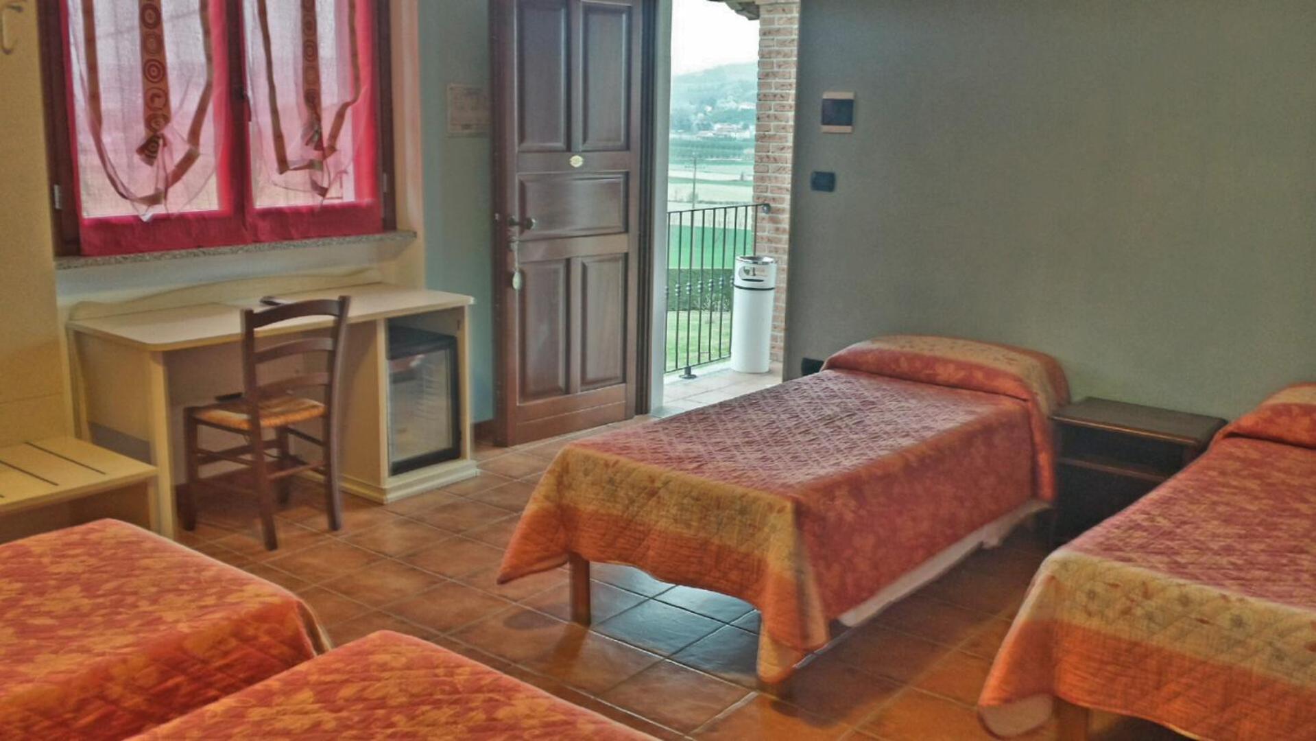 Small Standard Quadruple Room - Photo 1
