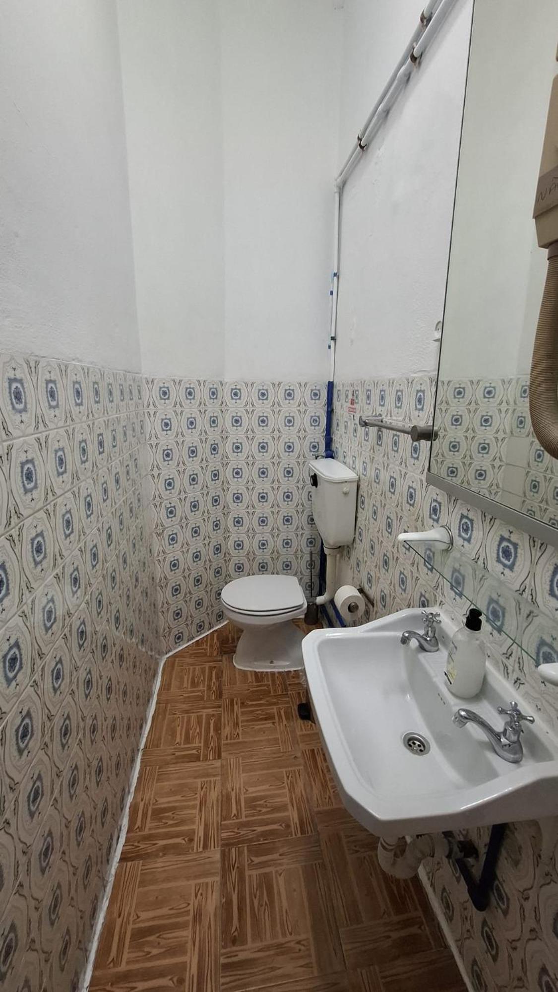 Single Room with Private Bathroom photo 3