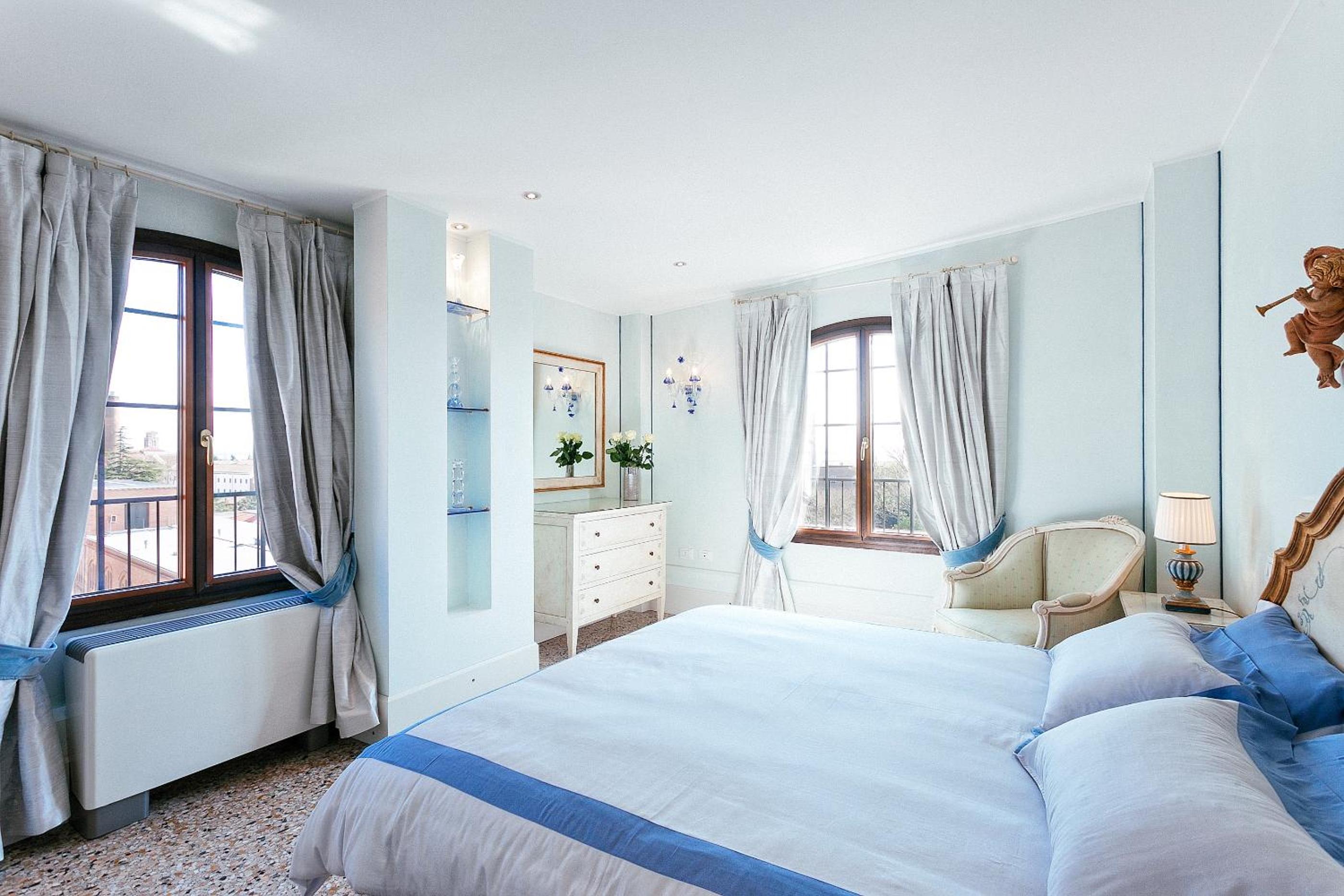 Deluxe Apartment photo 2