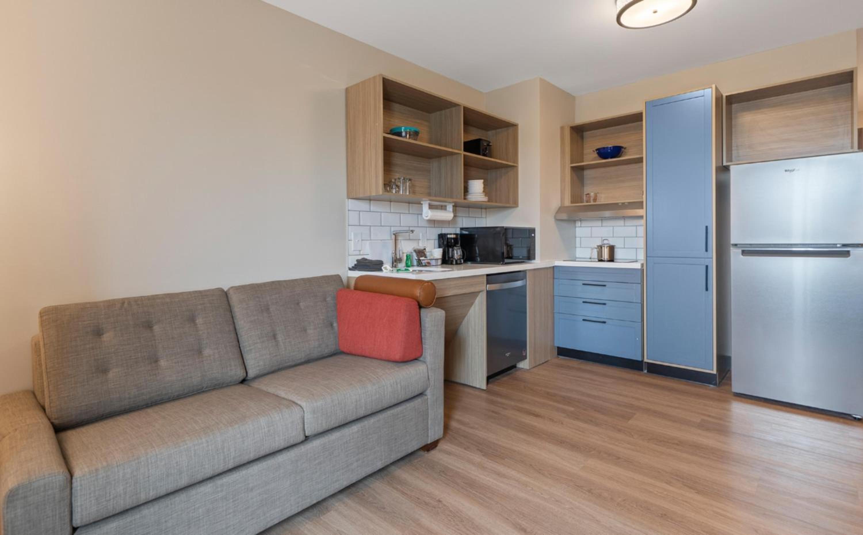 One-Bedroom with Two Queen Beds and Tub - Communications/Mobility Accessible