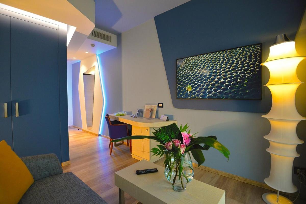 Deluxe Junior Suite photo 2