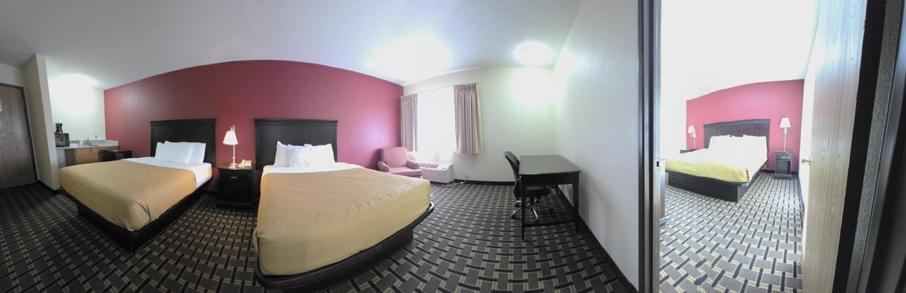 Queen Suite with Two Queen Beds - Non-Smoking photo 3