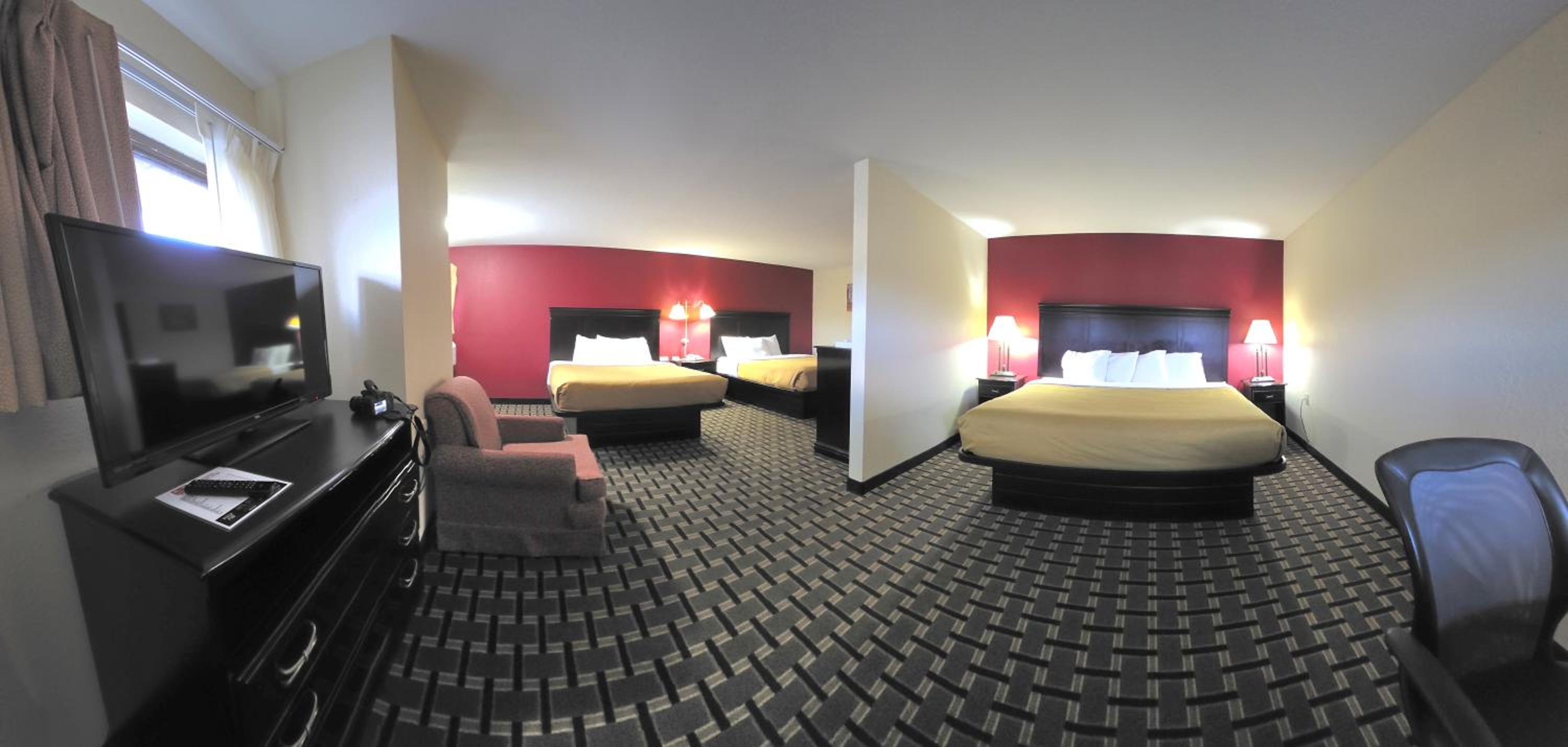 Suite with One King and Two Queen Beds - Non-Smoking photo 1
