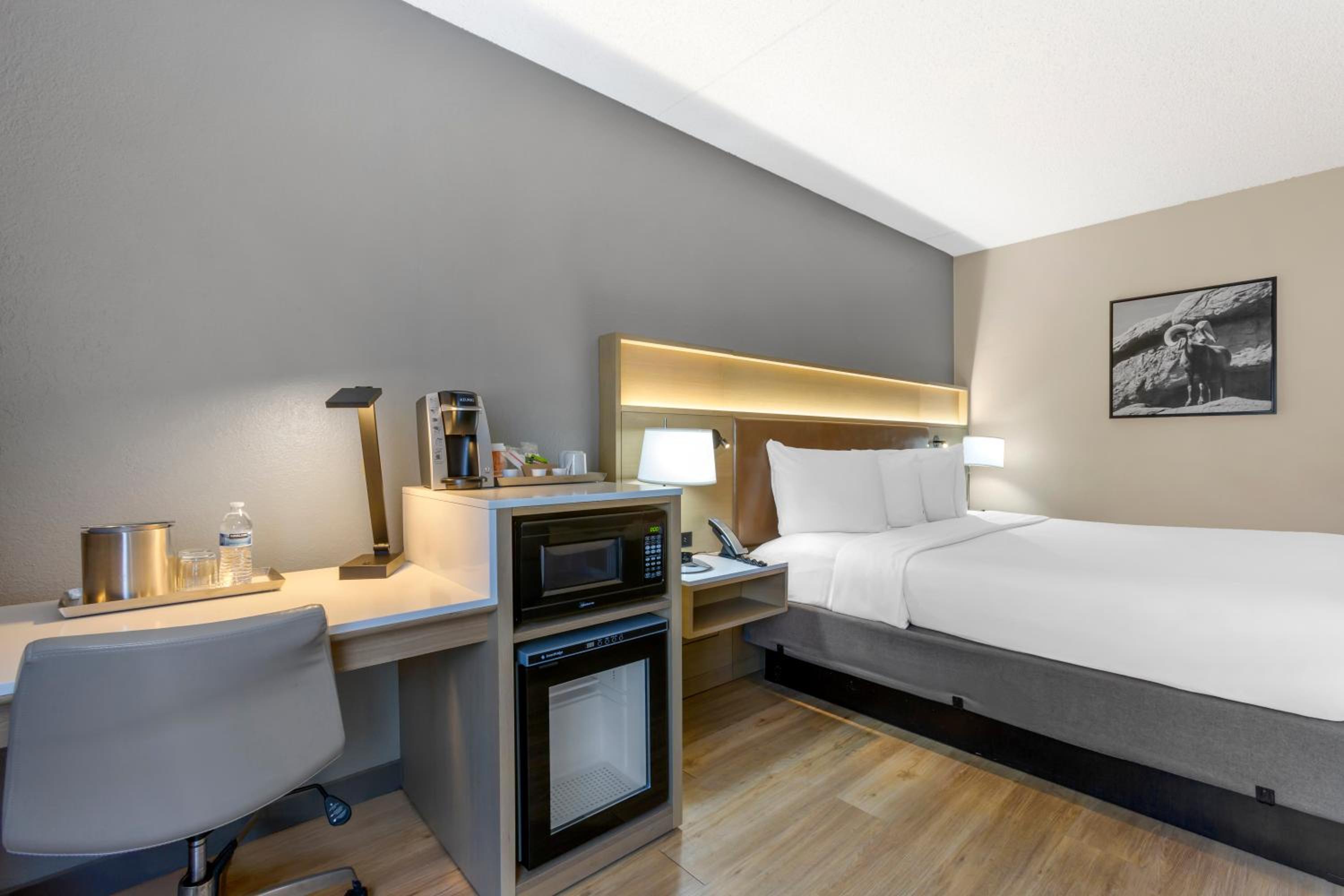 King Room - Non Smoking - Photo 1
