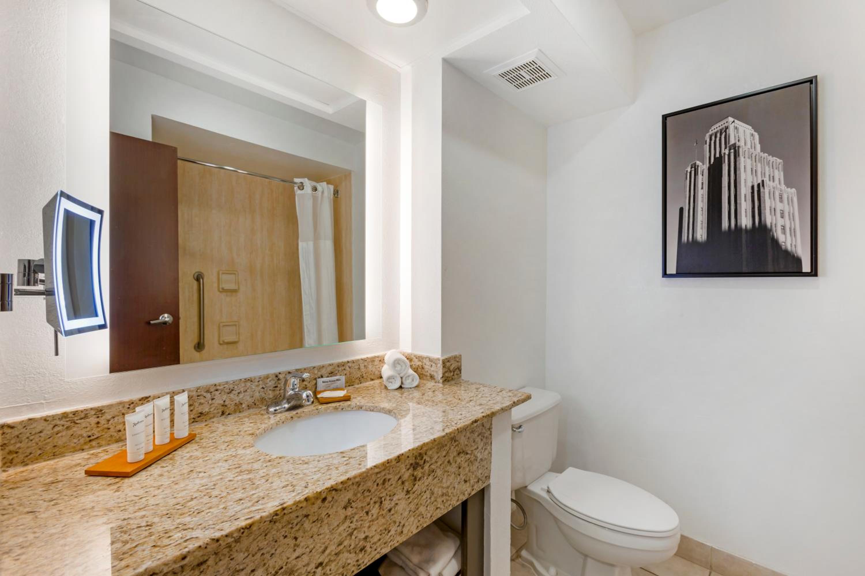 Queen Room with Two Queen Beds and Roll-In Shower - Accessible/Non Smoking - Photo 3