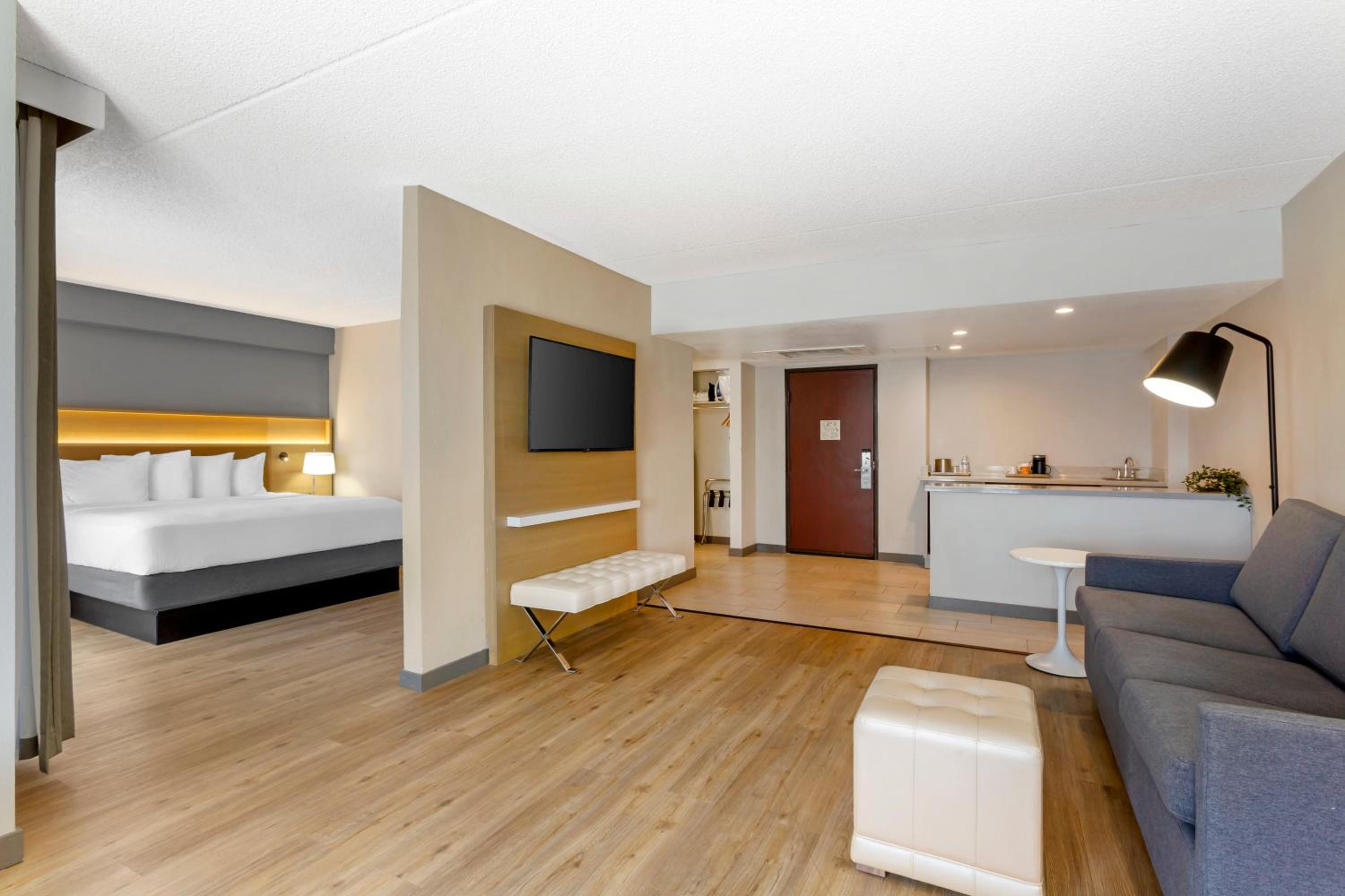 King Studio Suite - Non Smoking - Photo 3