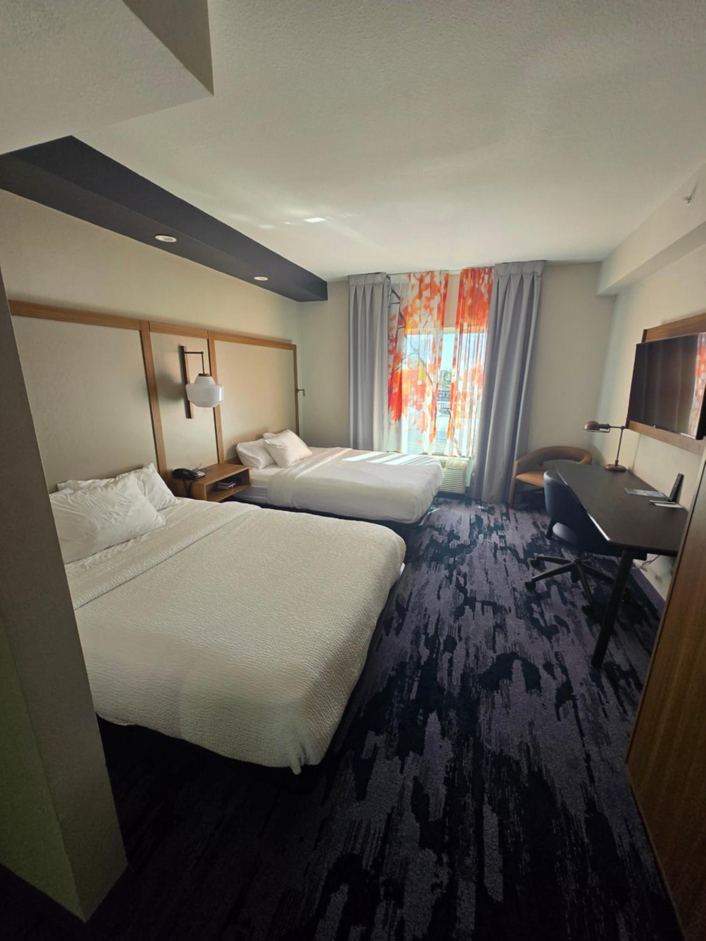 One-Bedroom Studio Suite with Two Queen Beds - Photo 8
