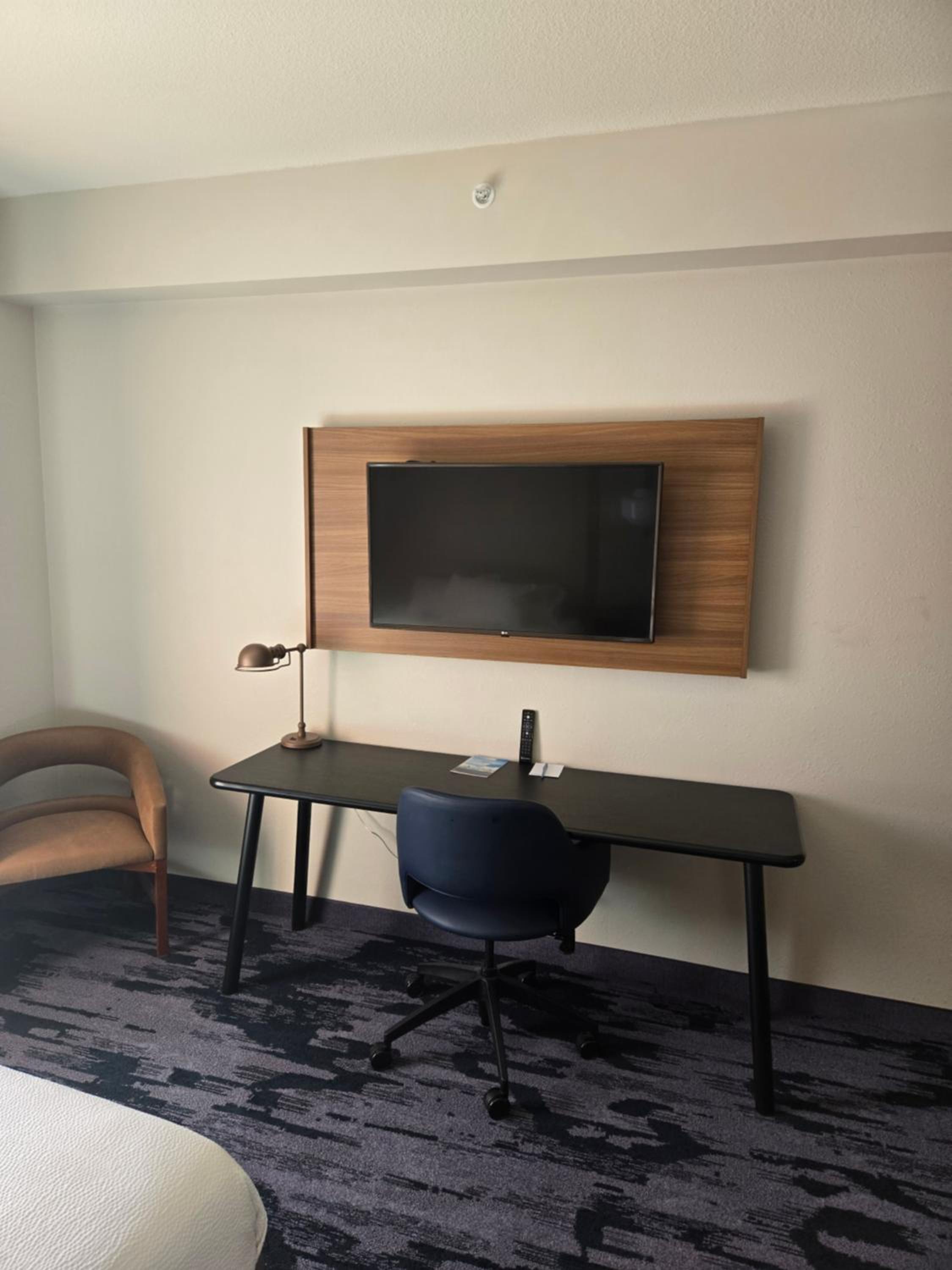 One-Bedroom Studio Suite with Two Queen Beds - Photo 9