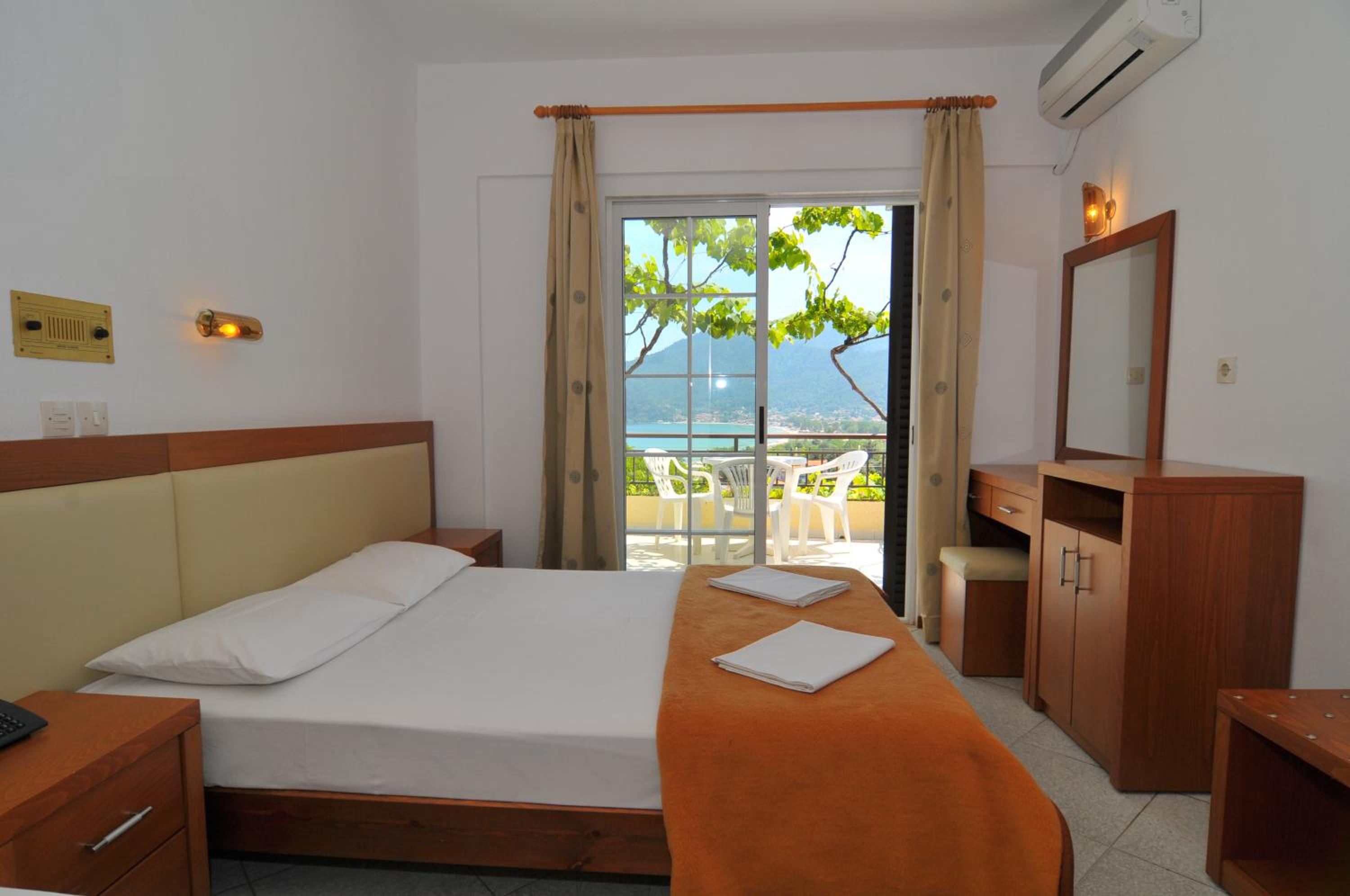 Double or Twin Room with Sea View photo 2