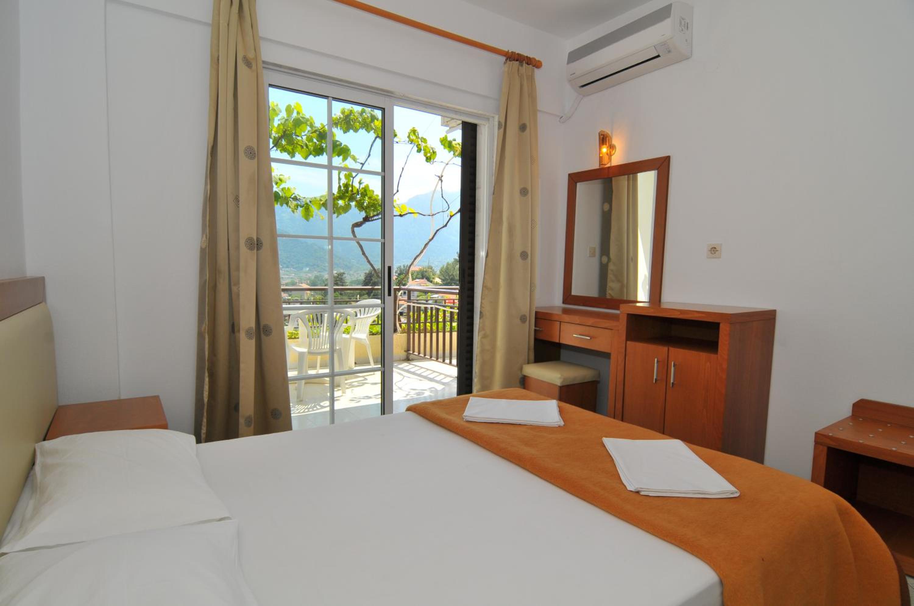 Double or Twin Room with Sea View photo 3