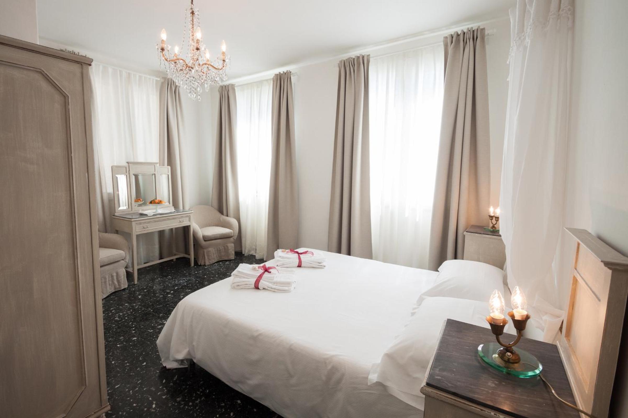 Deluxe Suite with Sea View photo 1