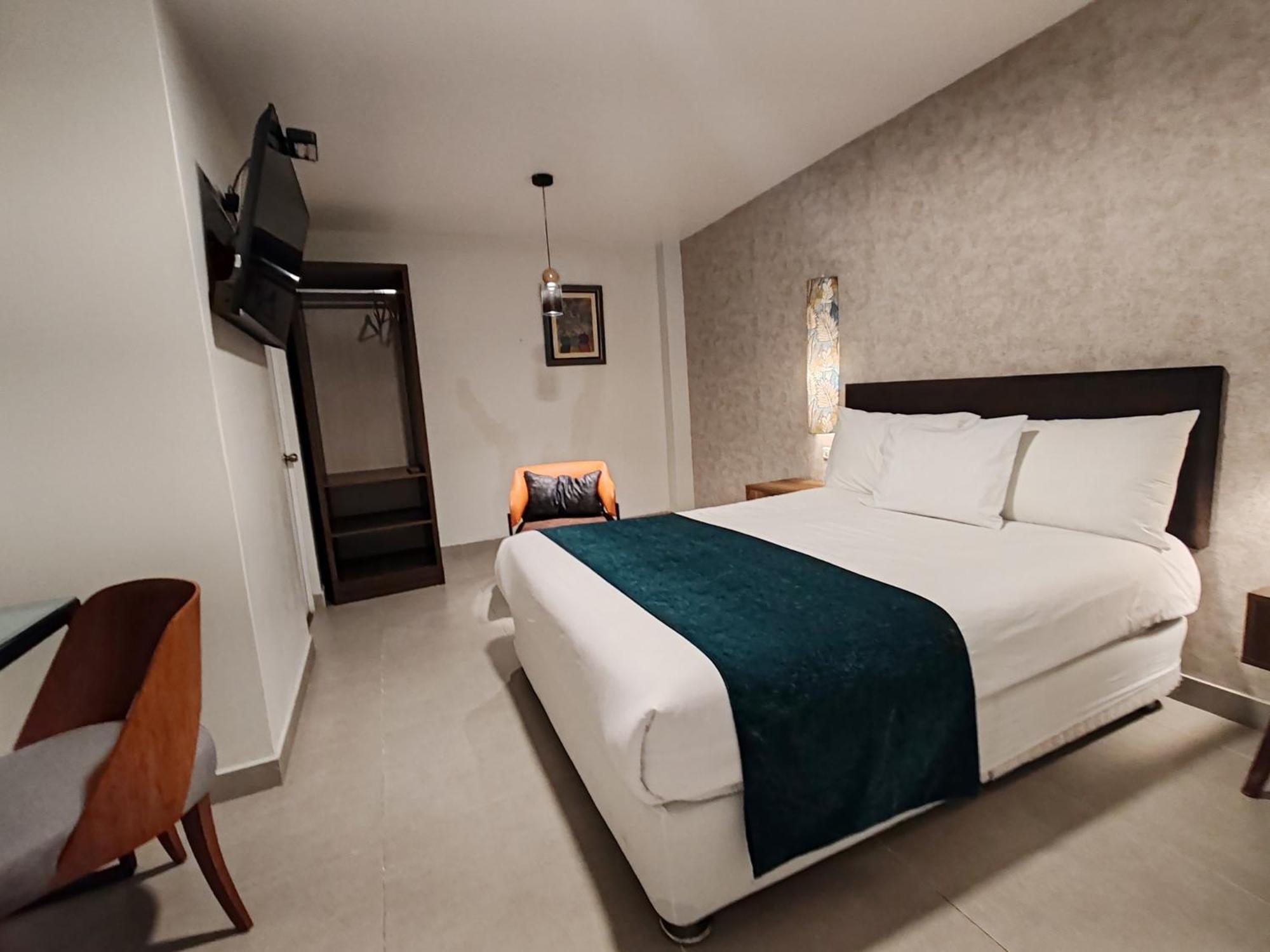 Large Double Room photo 1