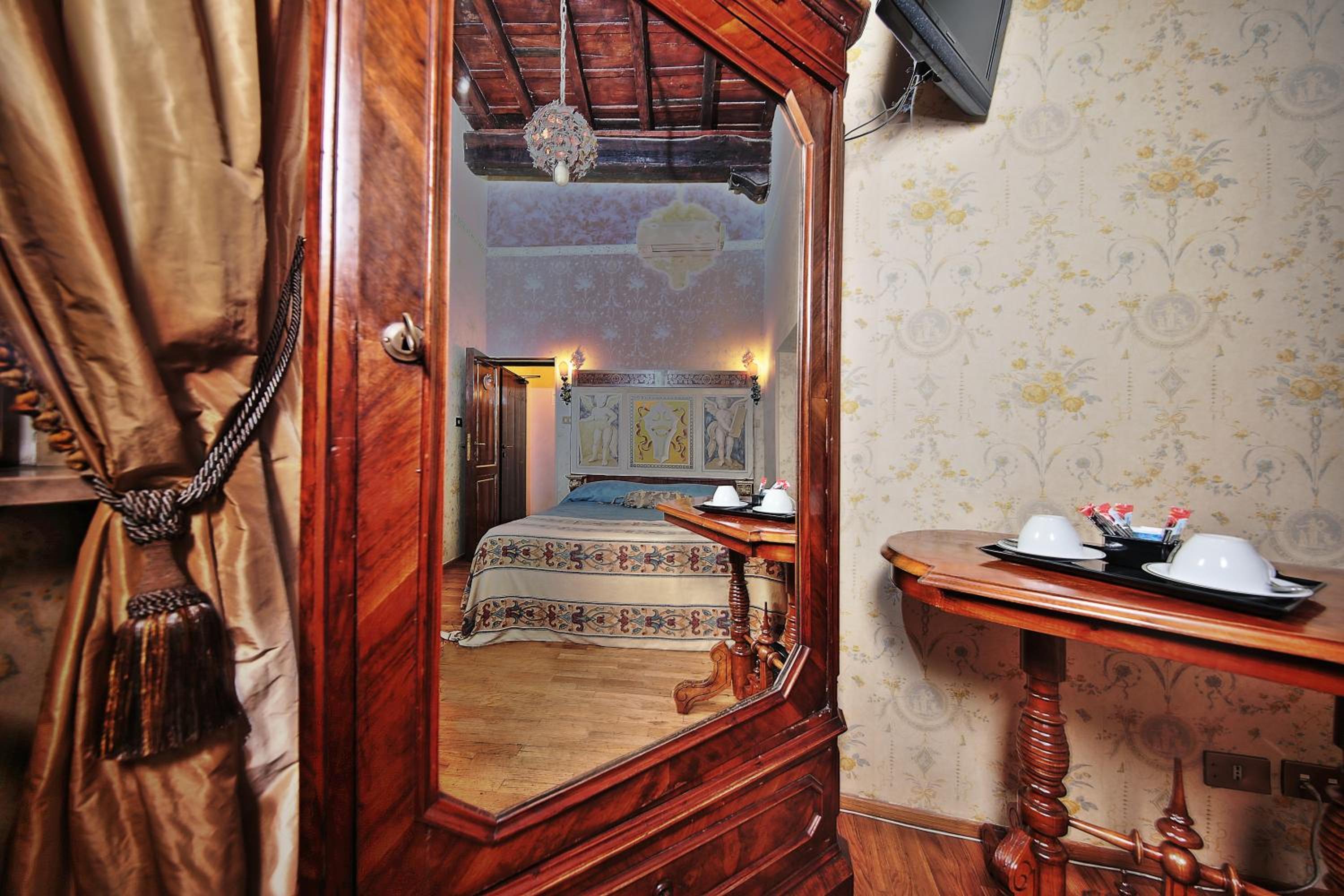 Small Double Room photo 1