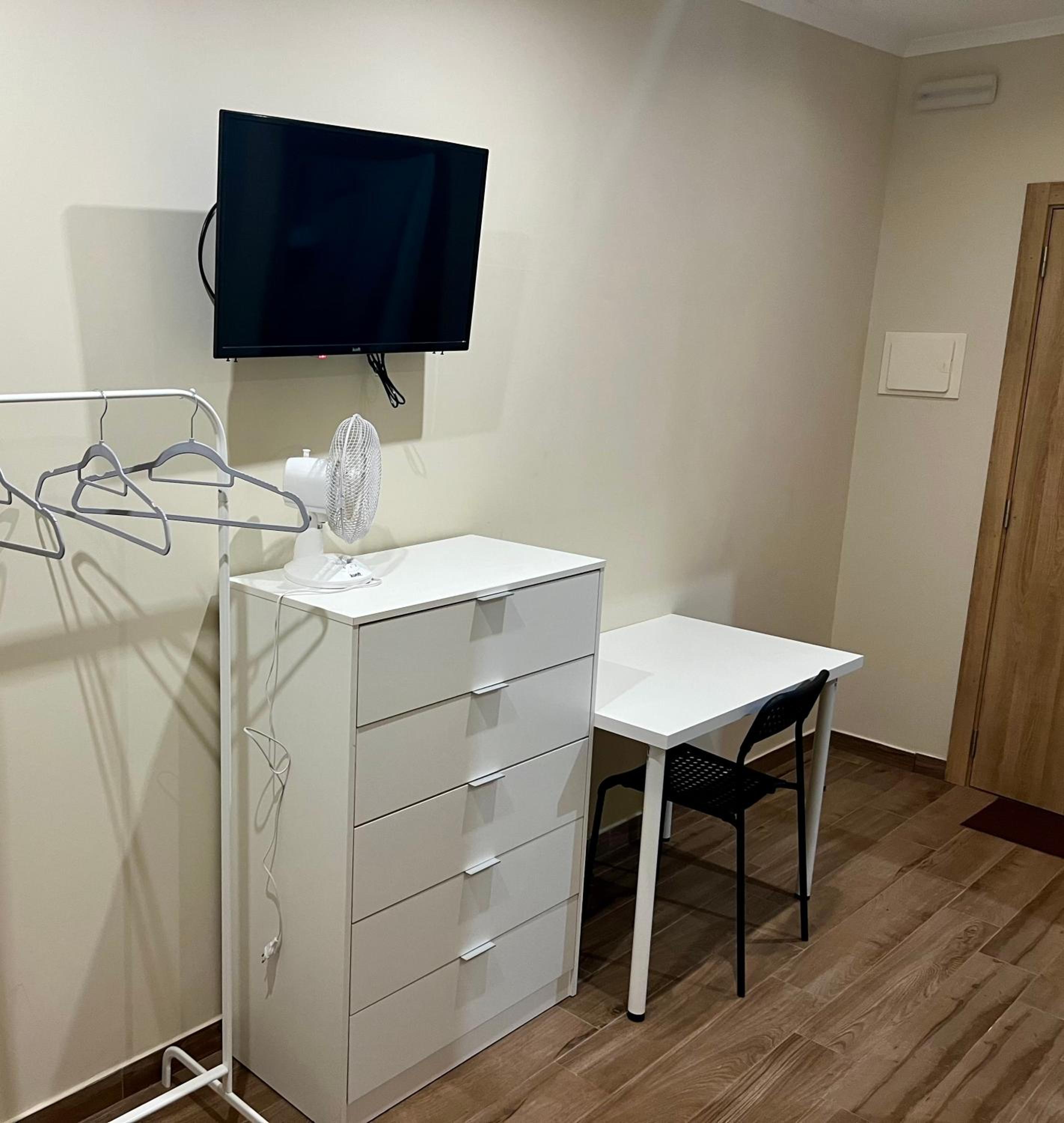 Single Room with Private Bathroom photo 2
