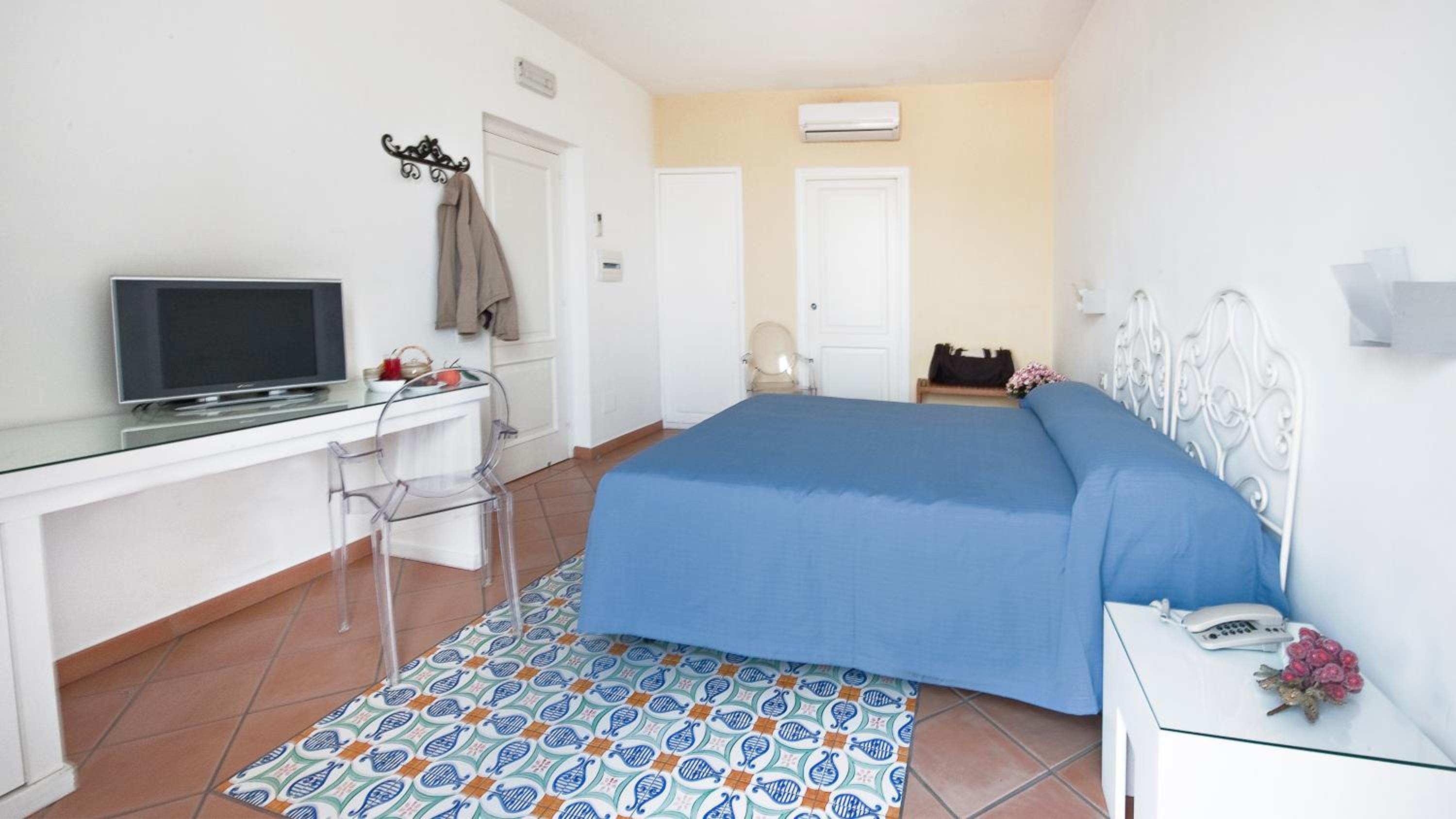 Standard Double Room - Photo 4