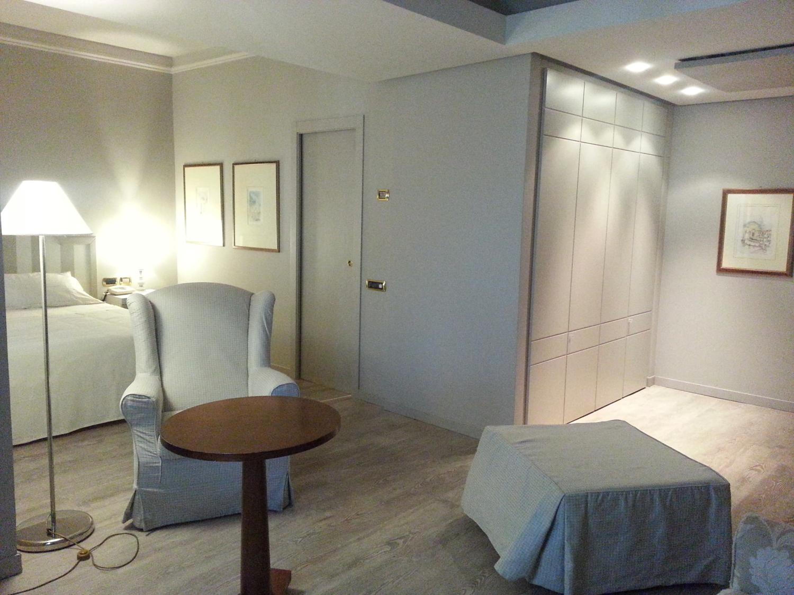 Family Room - Photo 3