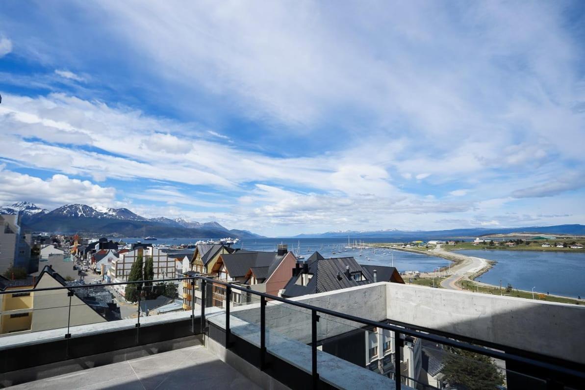 One-Bedroom Apartment with Balcony and Sea View