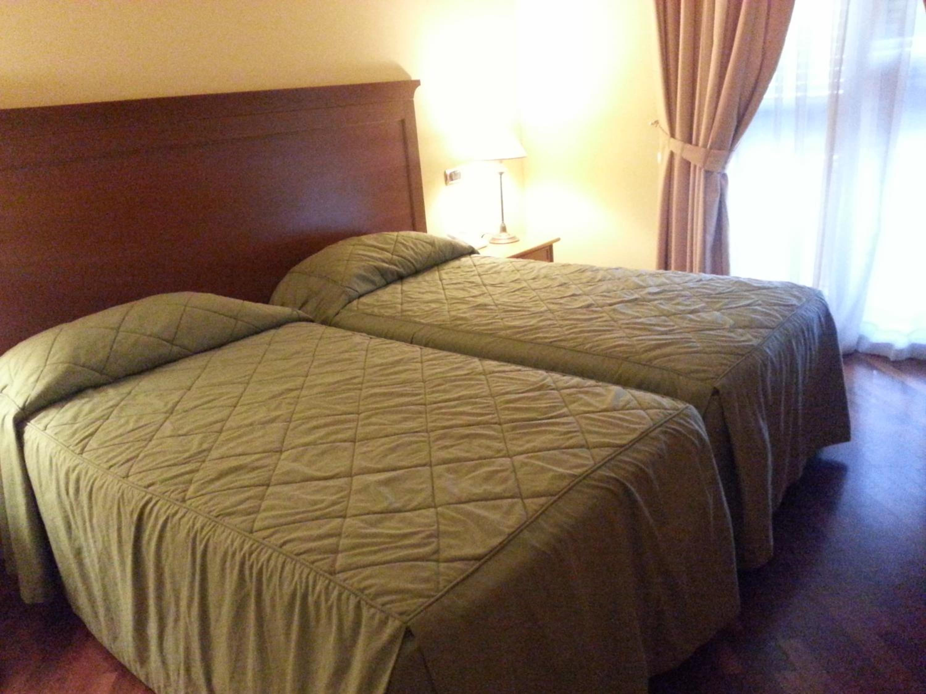 Standard Double or Twin Room - Photo 4
