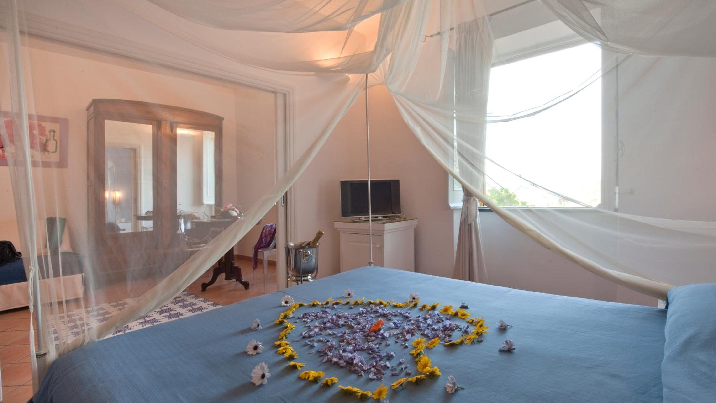 Suite - Photo 3