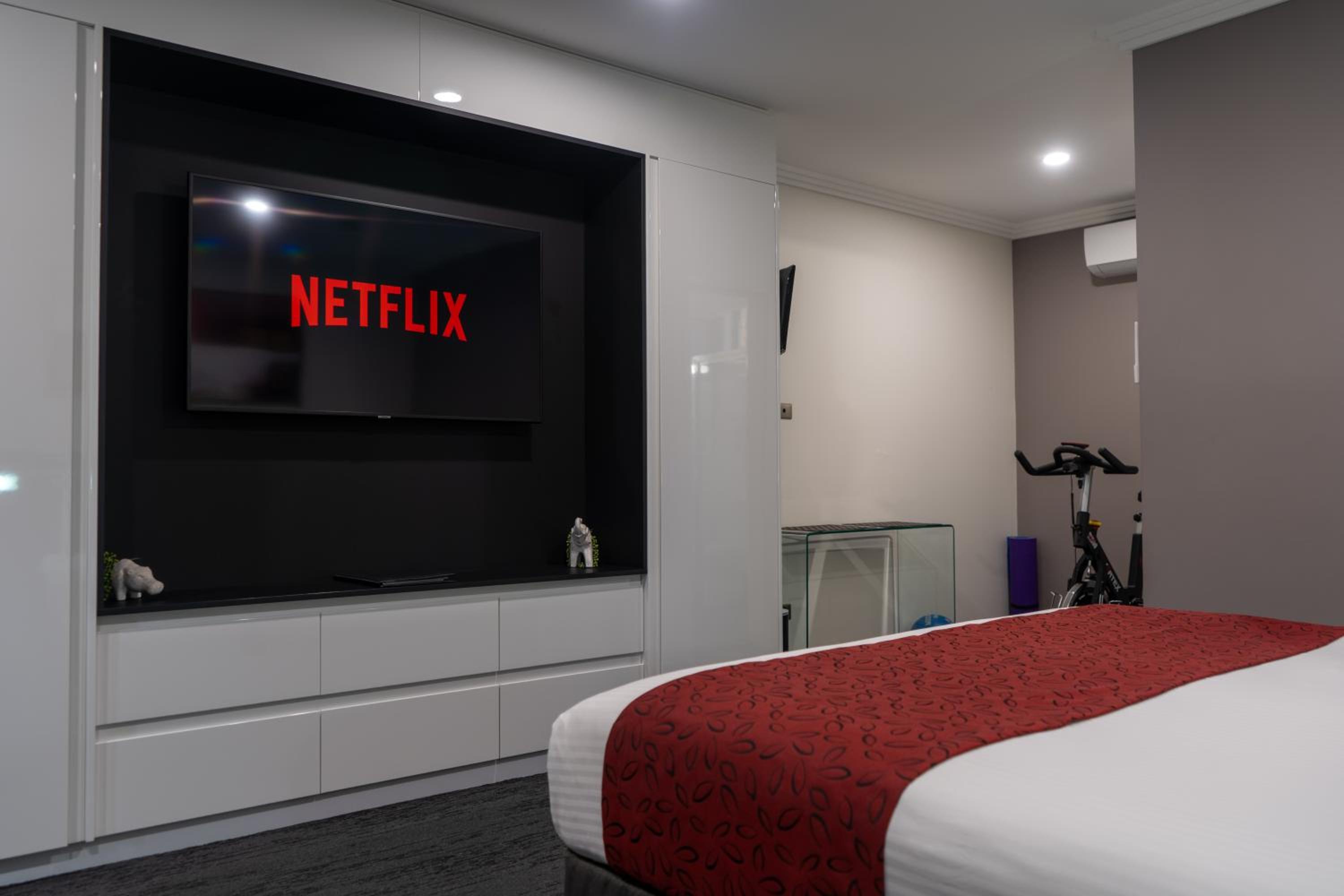 Deluxe King Room photo 2