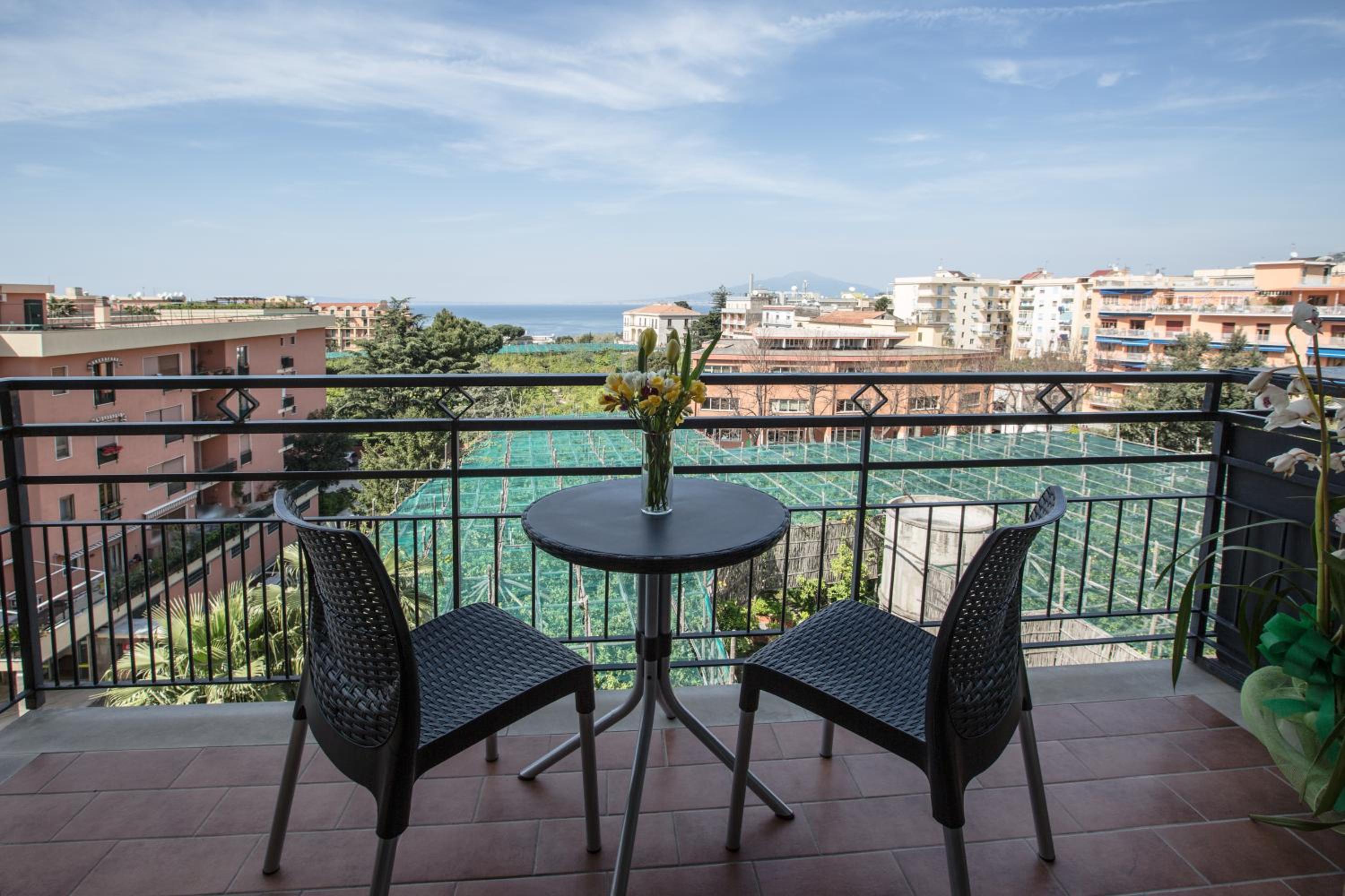 Double Room with Balcony and Sea View - Photo 6