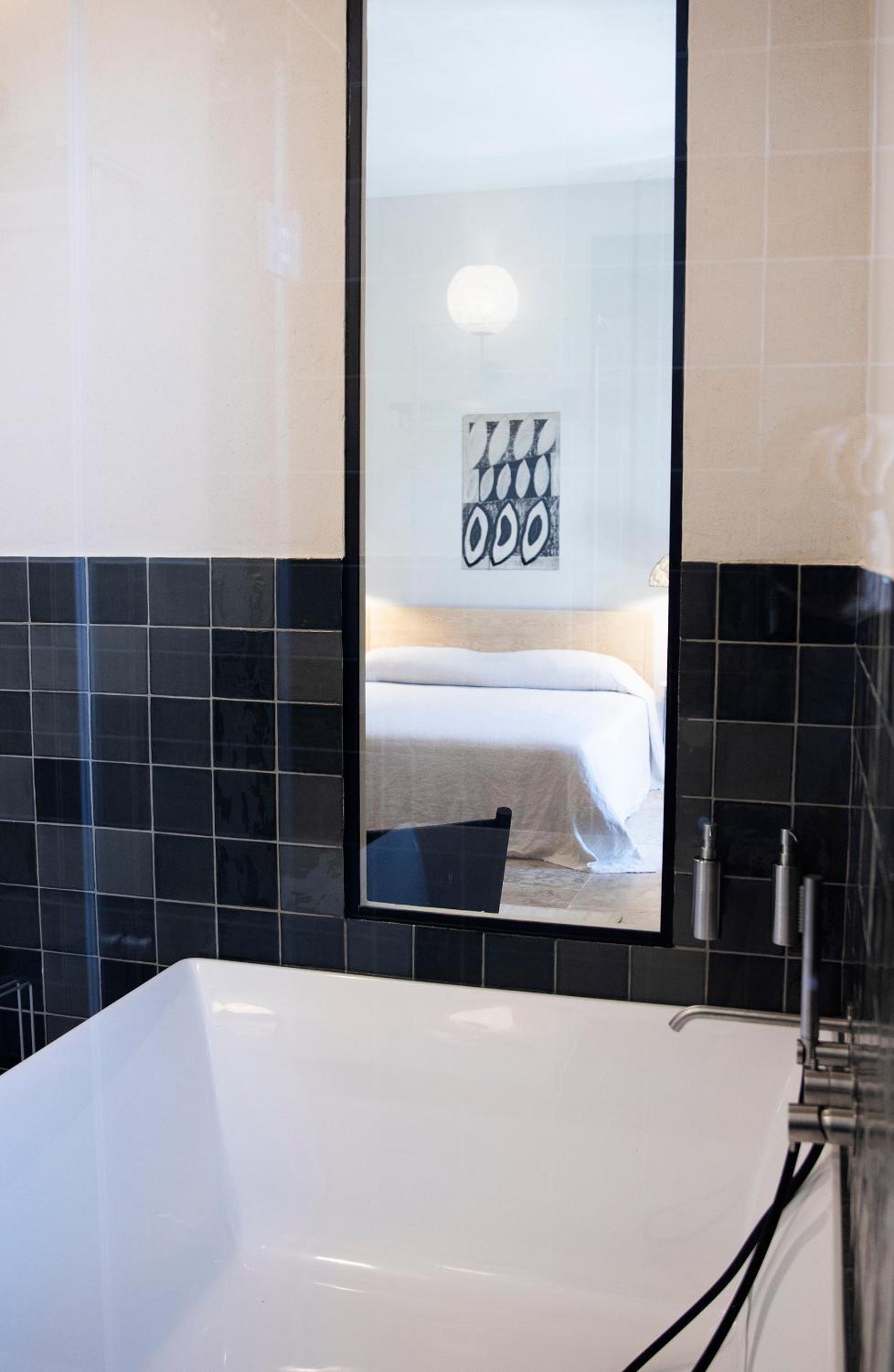 Deluxe King Room photo 3