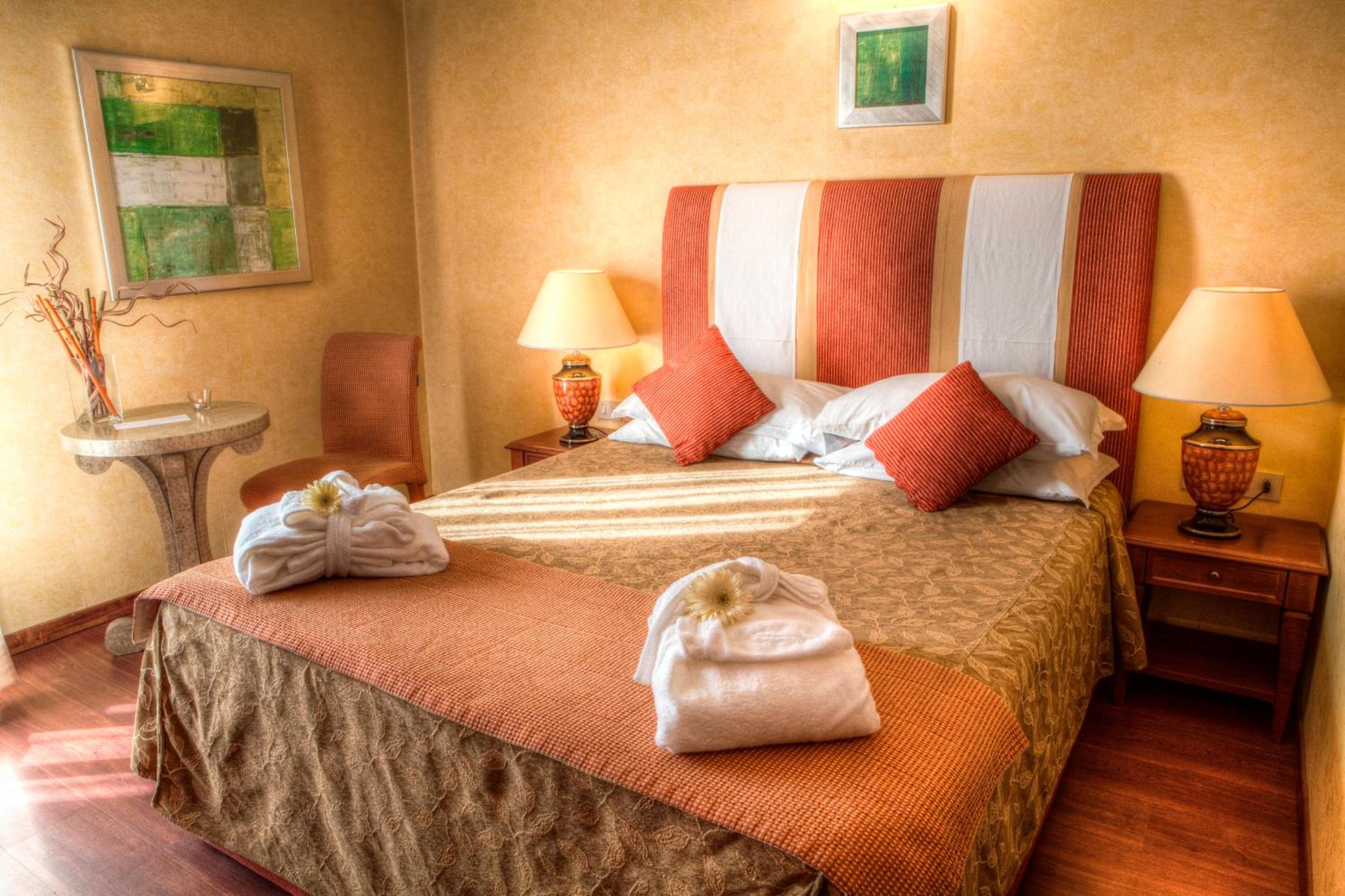 Double Room - Photo 7
