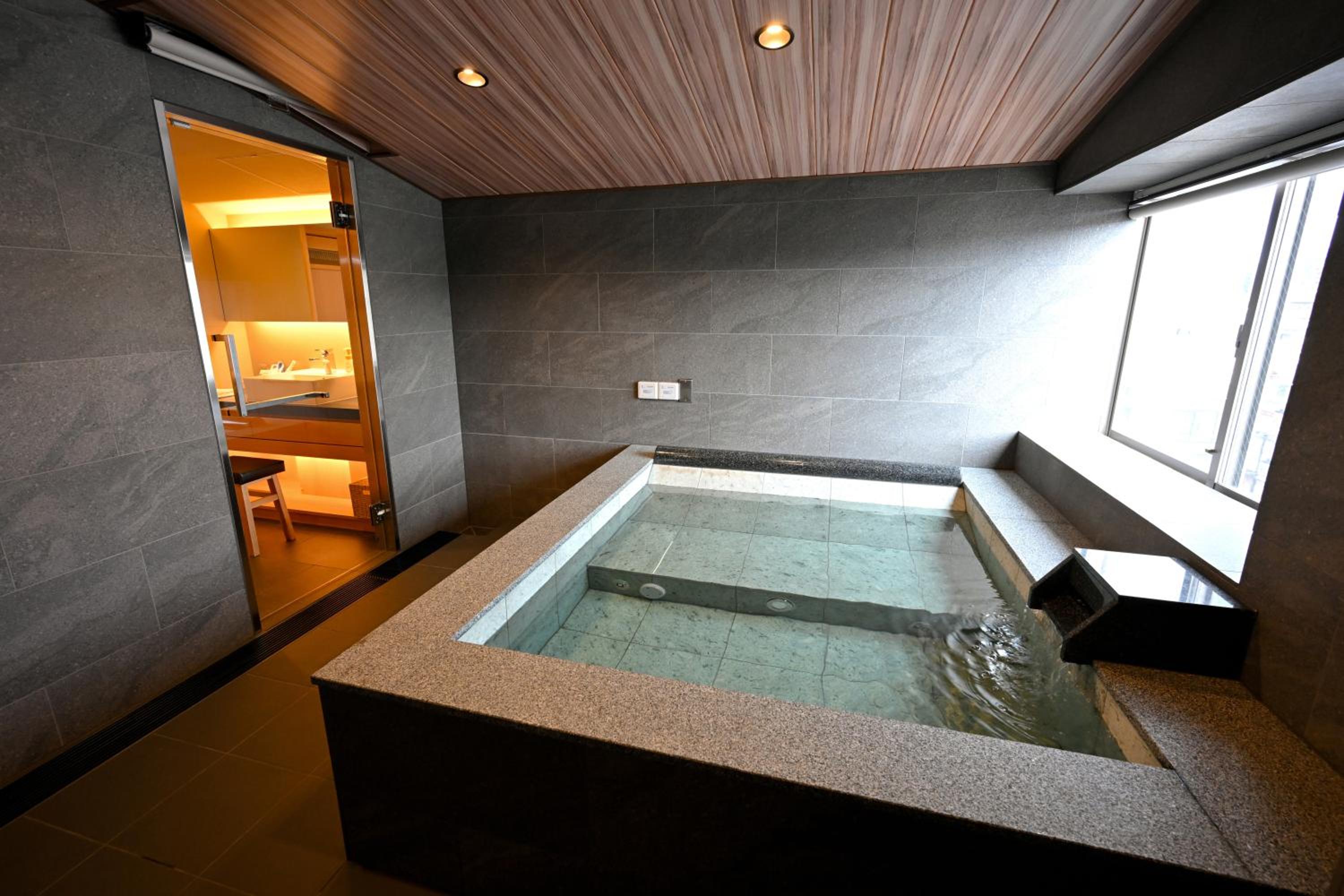 Suite Room - "Kinran "