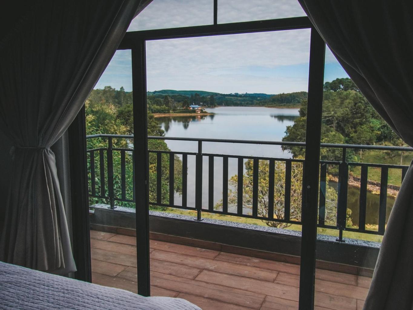 Family Room with Lake View photo 1