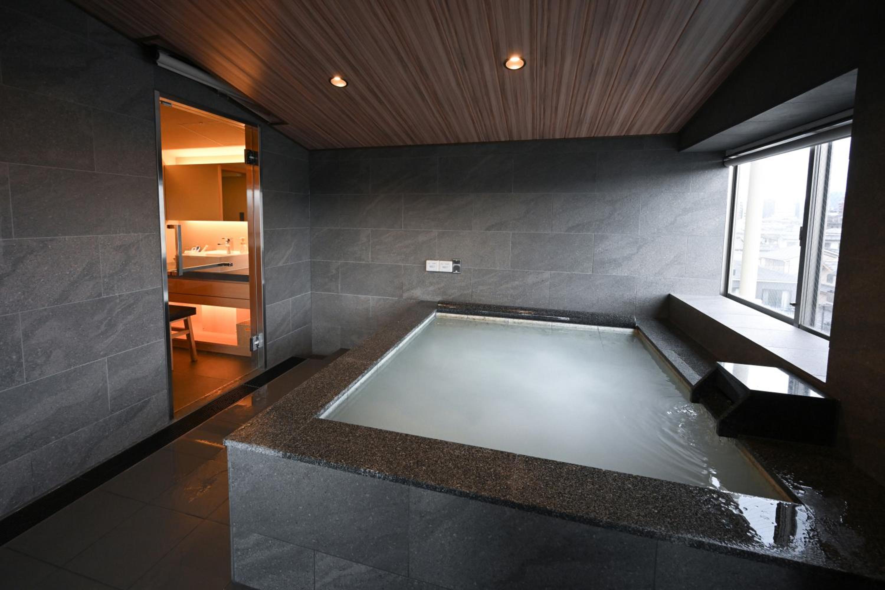 Suite Room - "Kinran " thumbnail 6