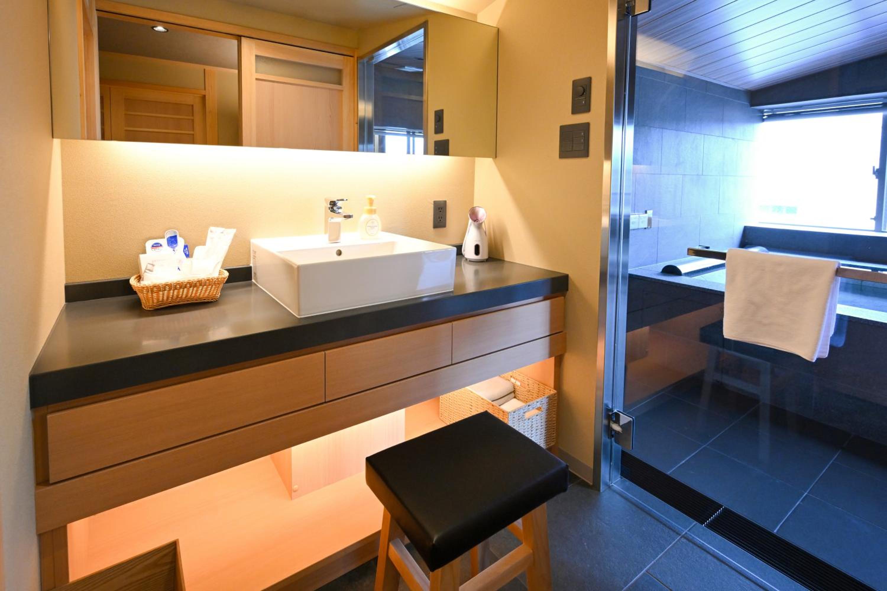 Suite Room - "Kinran "