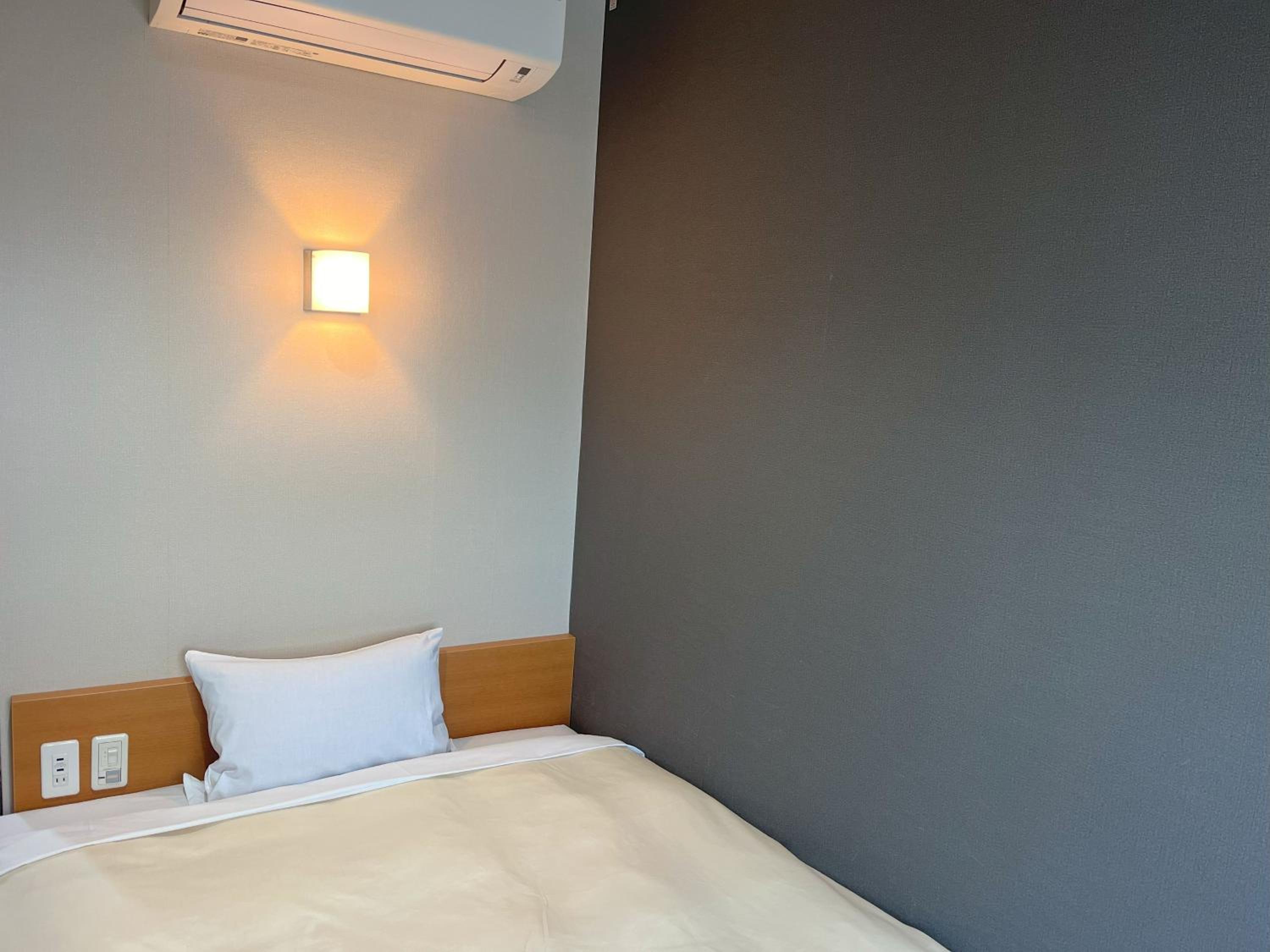 Single Room - Non-Smoking photo 2