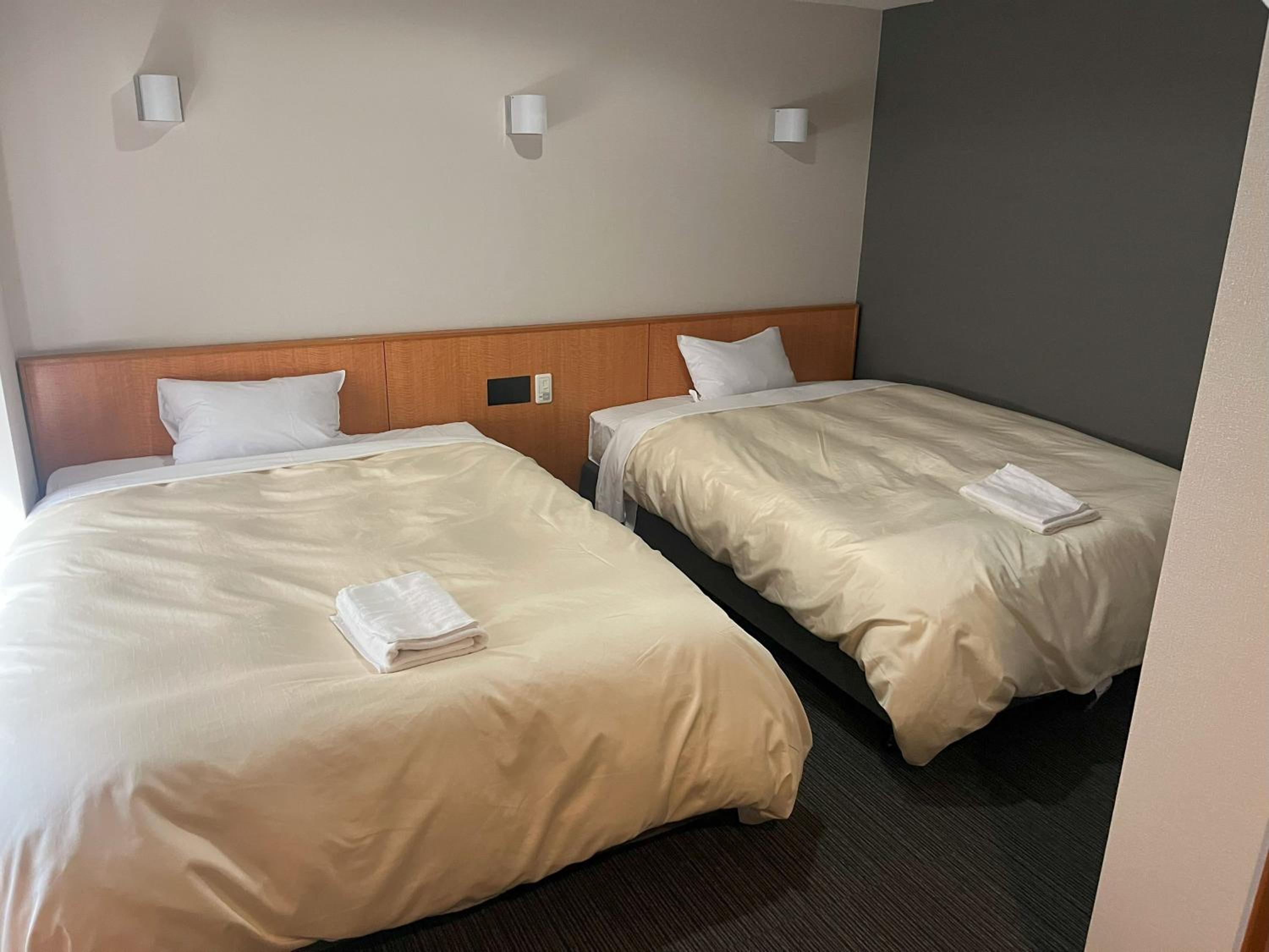 Twin Room - Non-Smoking photo 1