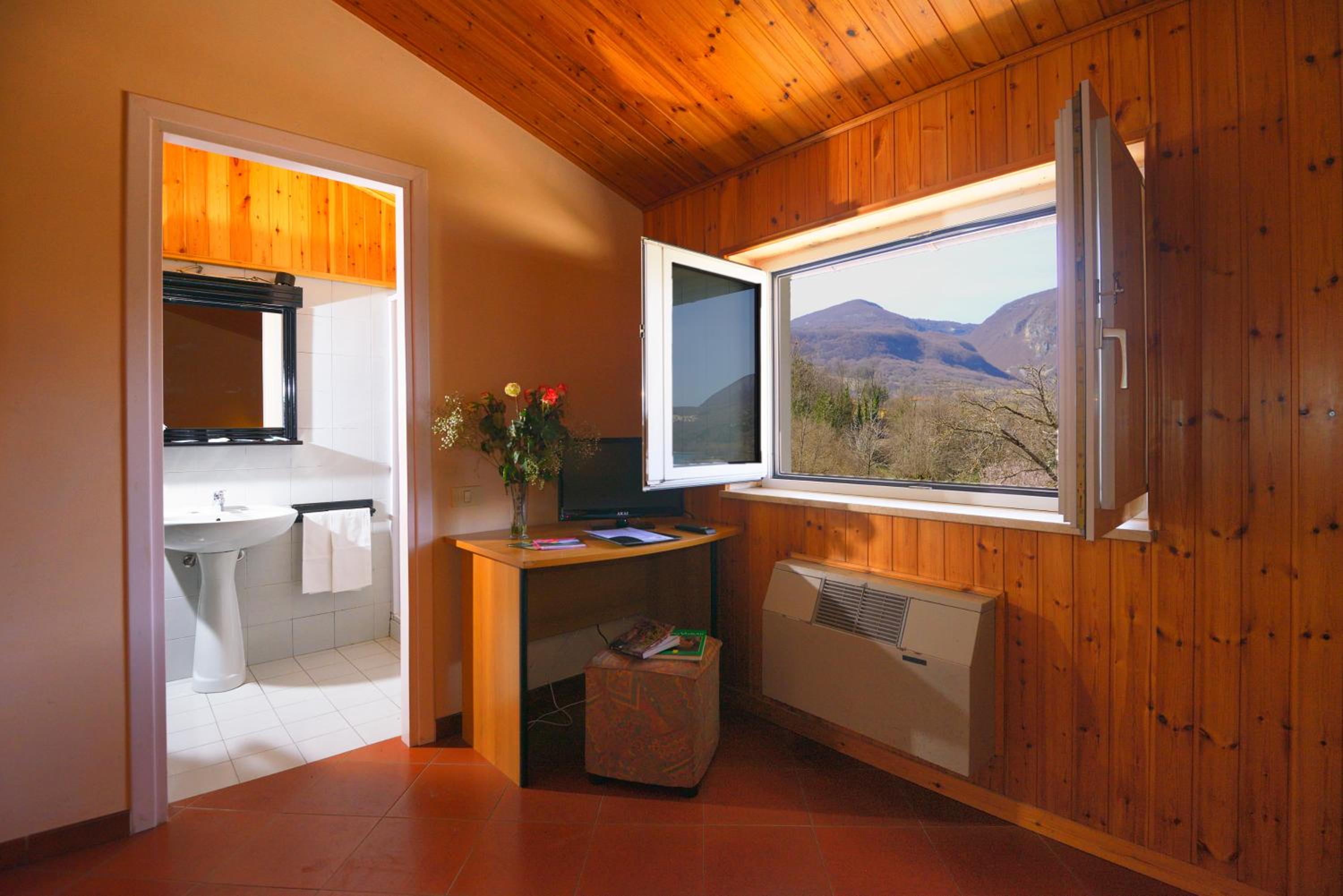 Budget Double Room photo 3