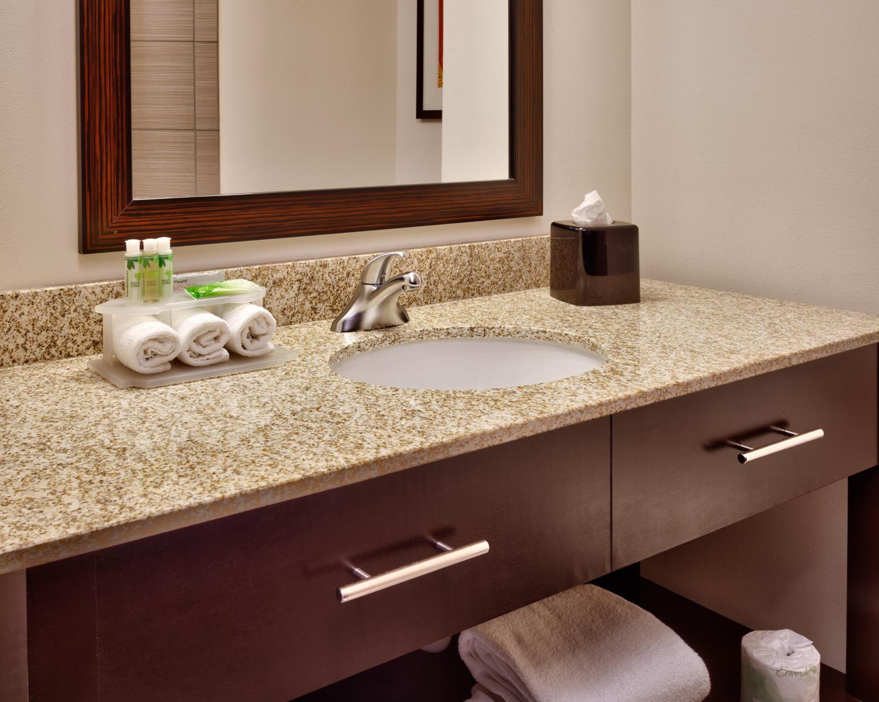 Standard King Room - Photo 4