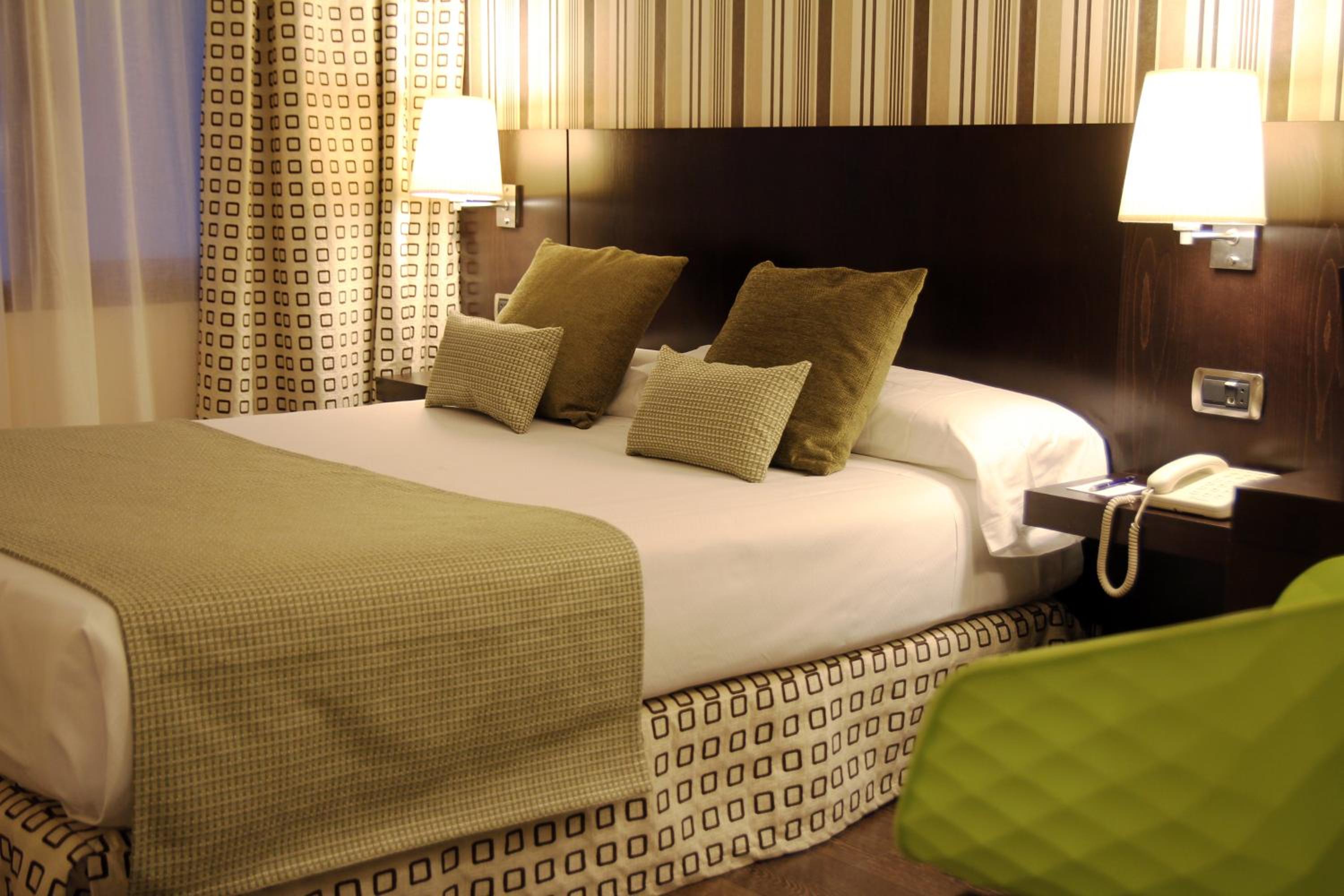 Small Interior Double Room - Photo 5