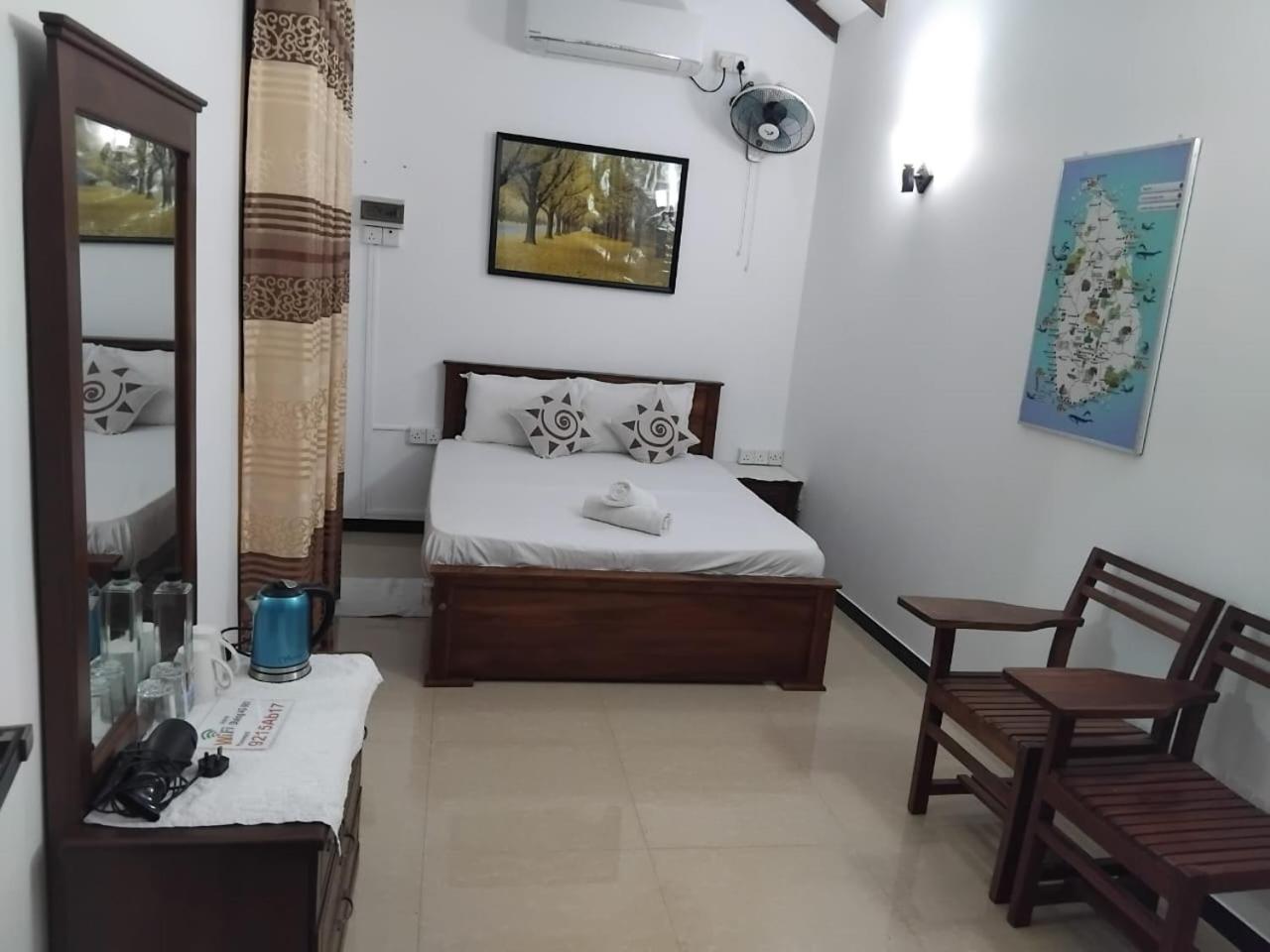 Queen Room with Balcony photo 2
